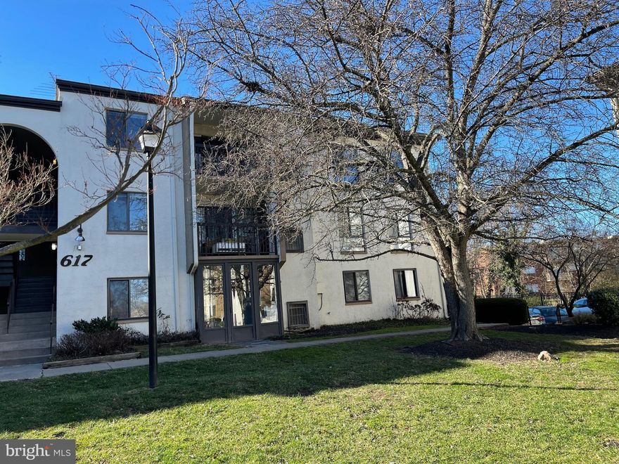 Opportunity is knocking- here's your chance to own a condo in Herndon featuring 2 Bedrooms & 1.5 Baths plus a glassed in porch with a view of the beautifully landscaped common area- close to the historic district. Owners just replaced refrigerator in the kitchen. The low condo fees include water, sewer, and trash. Within easy reach to Dulles or Reston Town Centers, Toll Road, Bus Stop or VRE for commuters- and Dulles Int Airport is just 5 miles away. Welcome home.
*****Sunday Open House Feb 4 Cancelled******