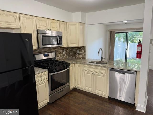 1042 BAYWOOD DRIVE