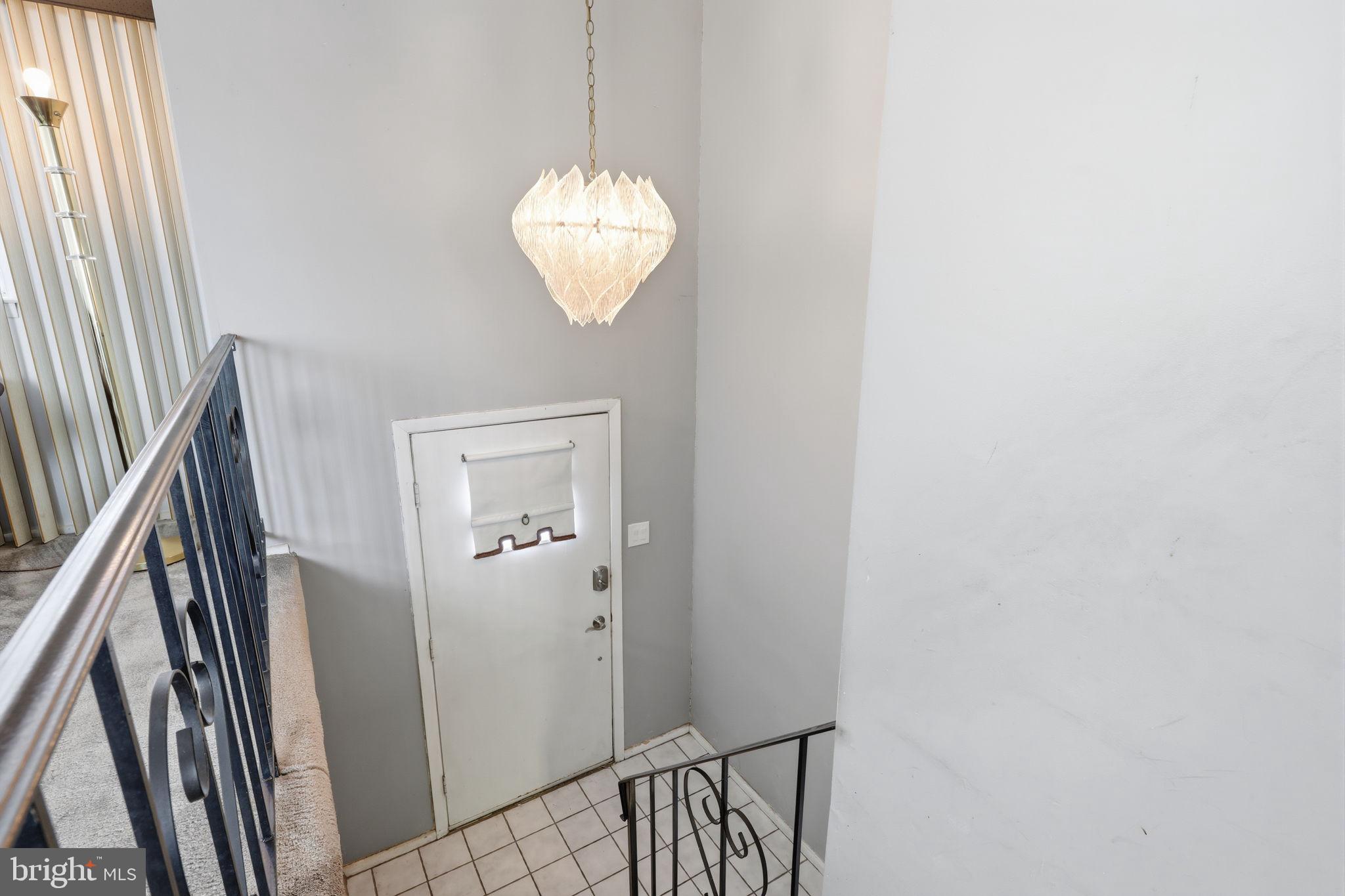 COUNTRY VIL AT CTR - Residential