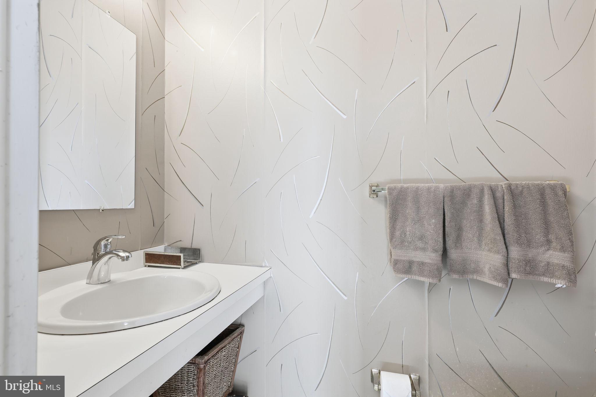 COUNTRY VIL AT CTR - Residential