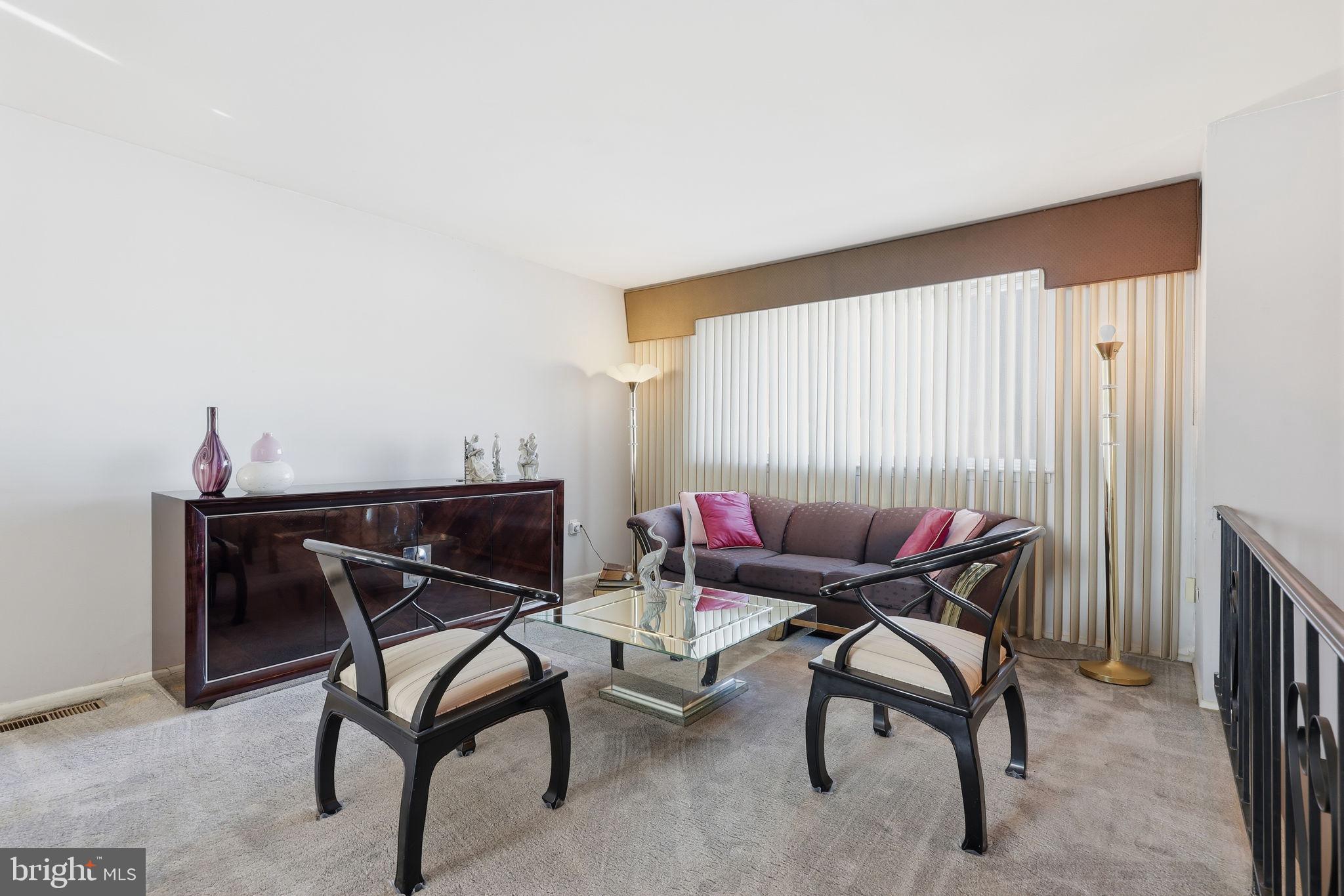 COUNTRY VIL AT CTR - Residential