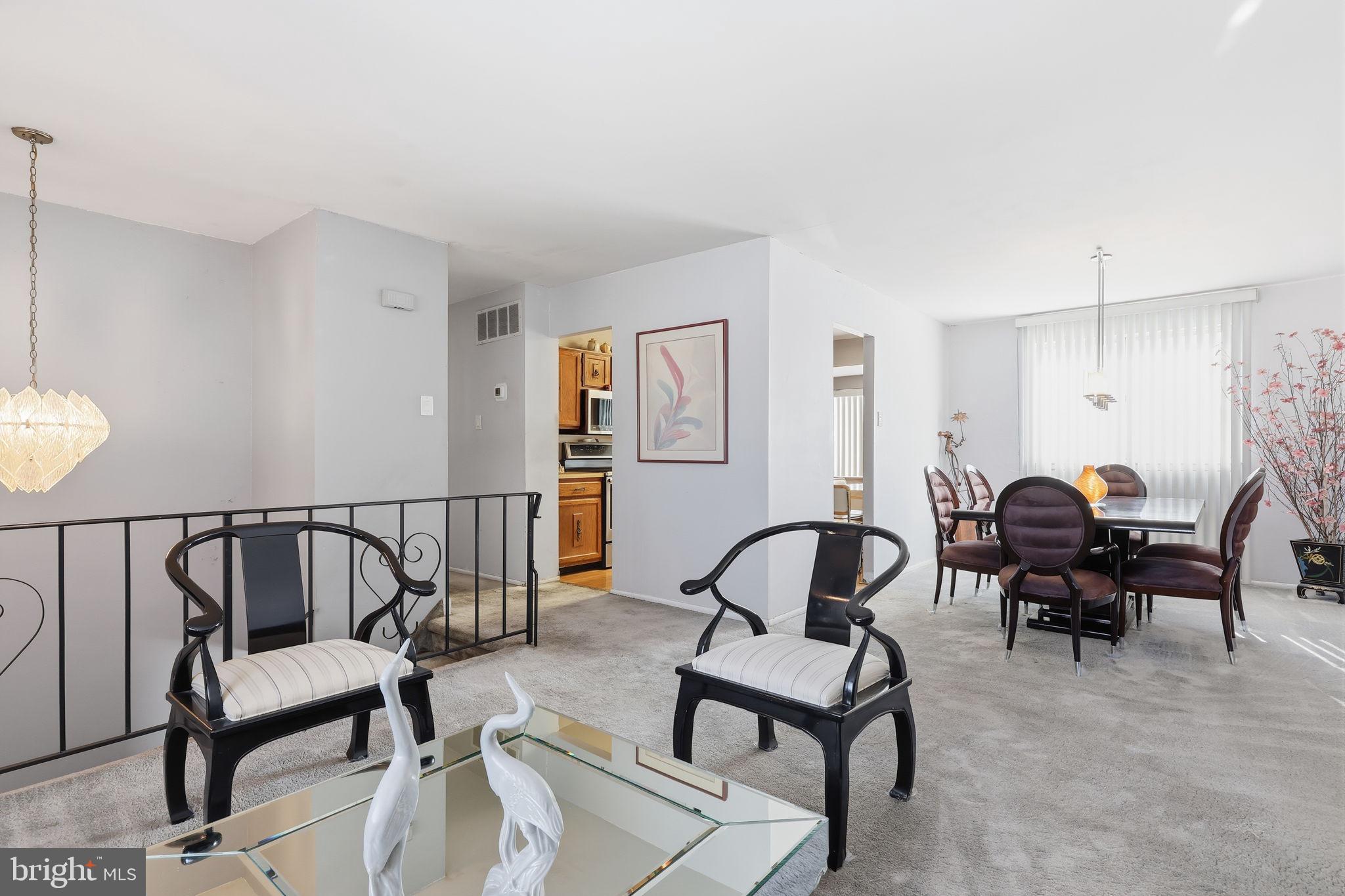 COUNTRY VIL AT CTR - Residential