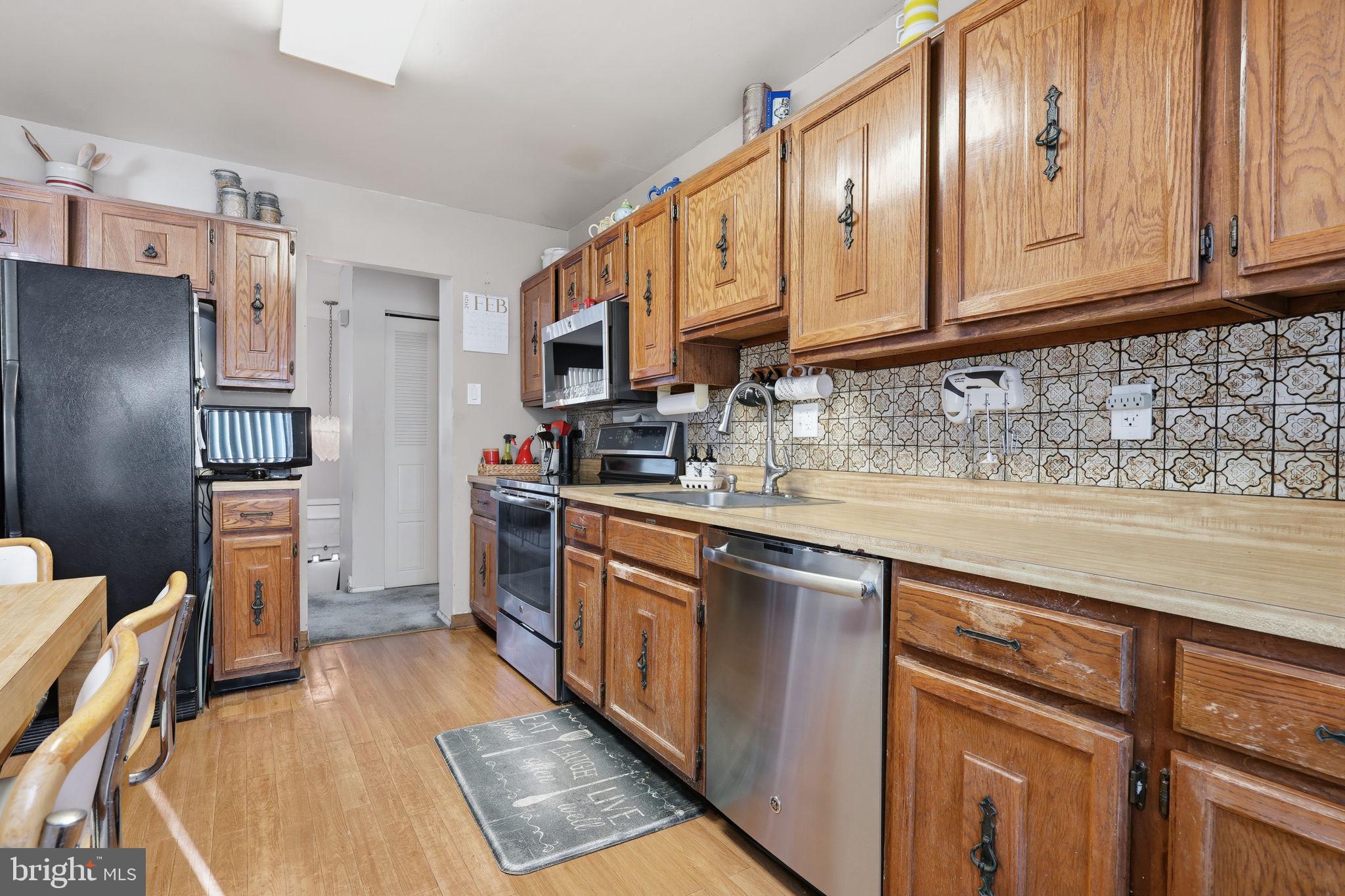 COUNTRY VIL AT CTR - Residential