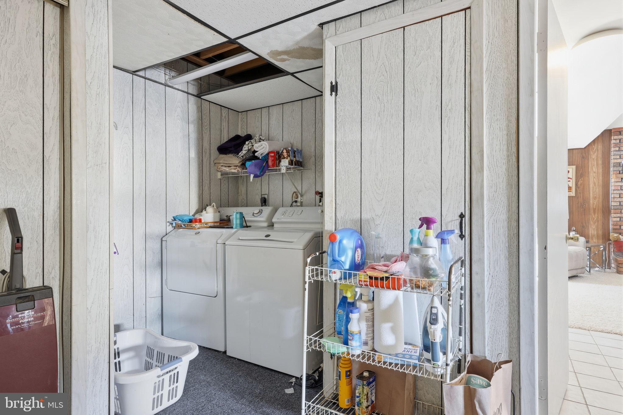 COUNTRY VIL AT CTR - Residential