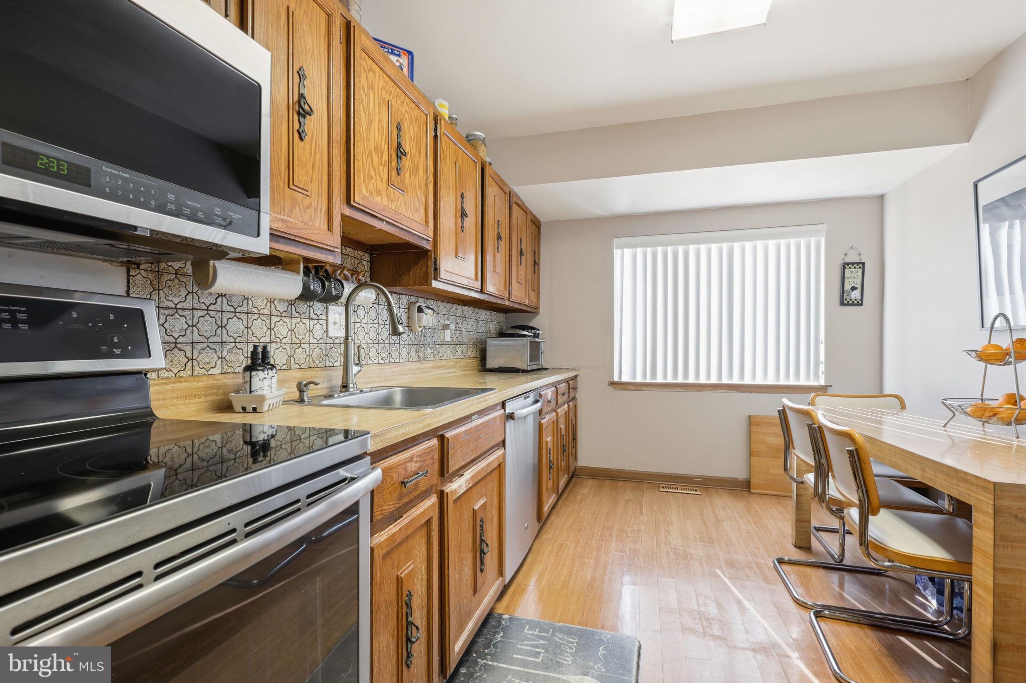 COUNTRY VIL AT CTR - Residential