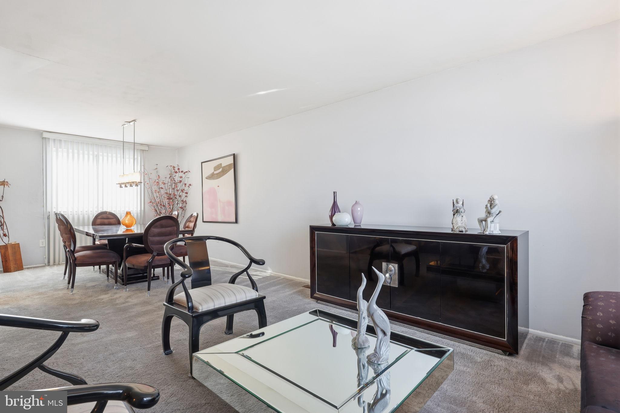 COUNTRY VIL AT CTR - Residential