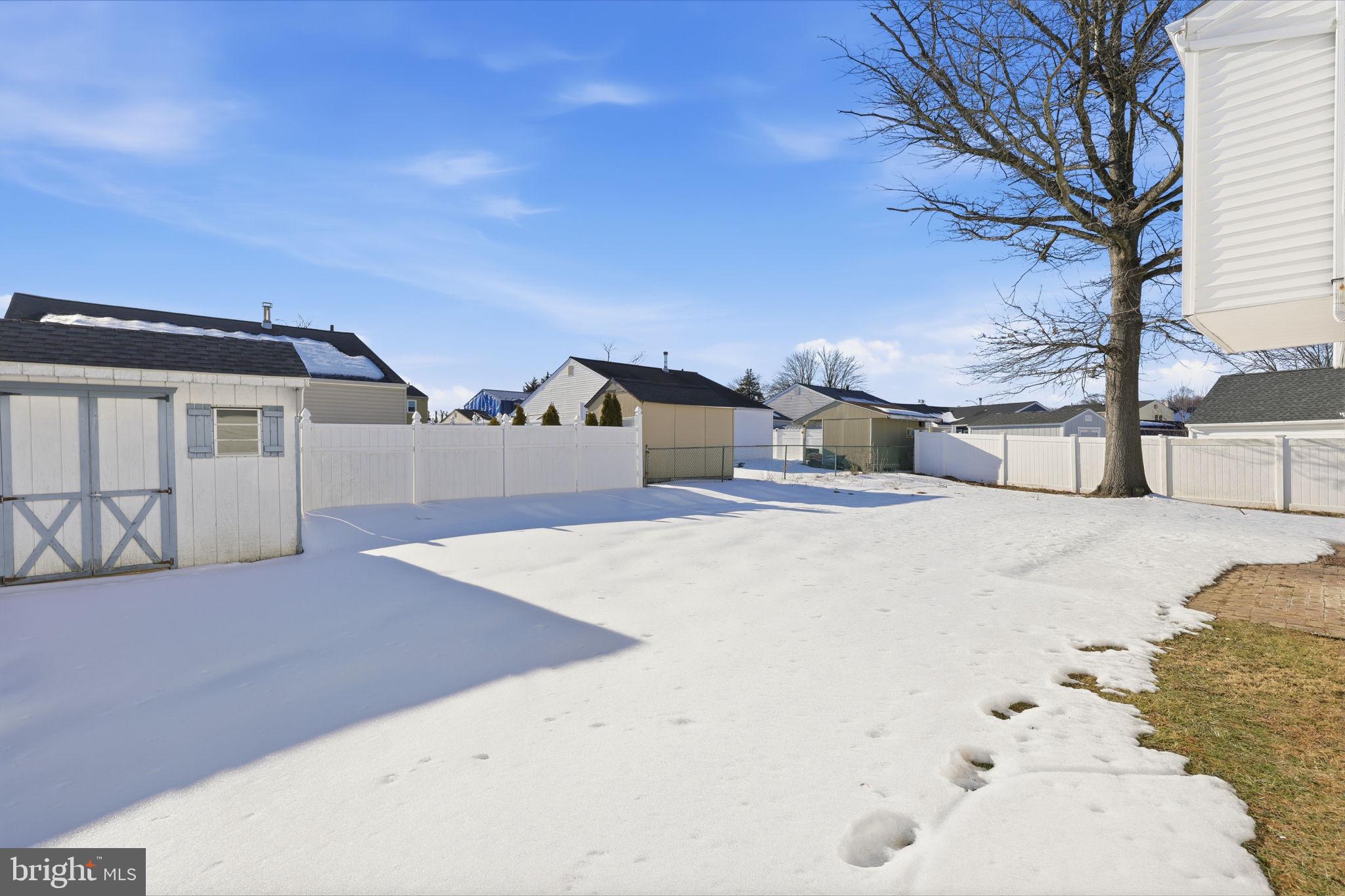 COUNTRY VIL AT CTR - Residential