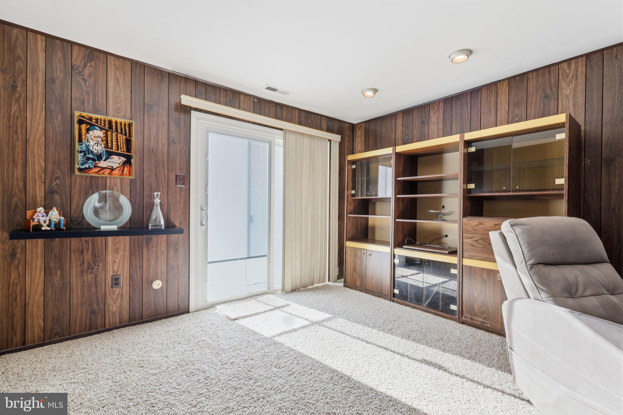 COUNTRY VIL AT CTR - Residential