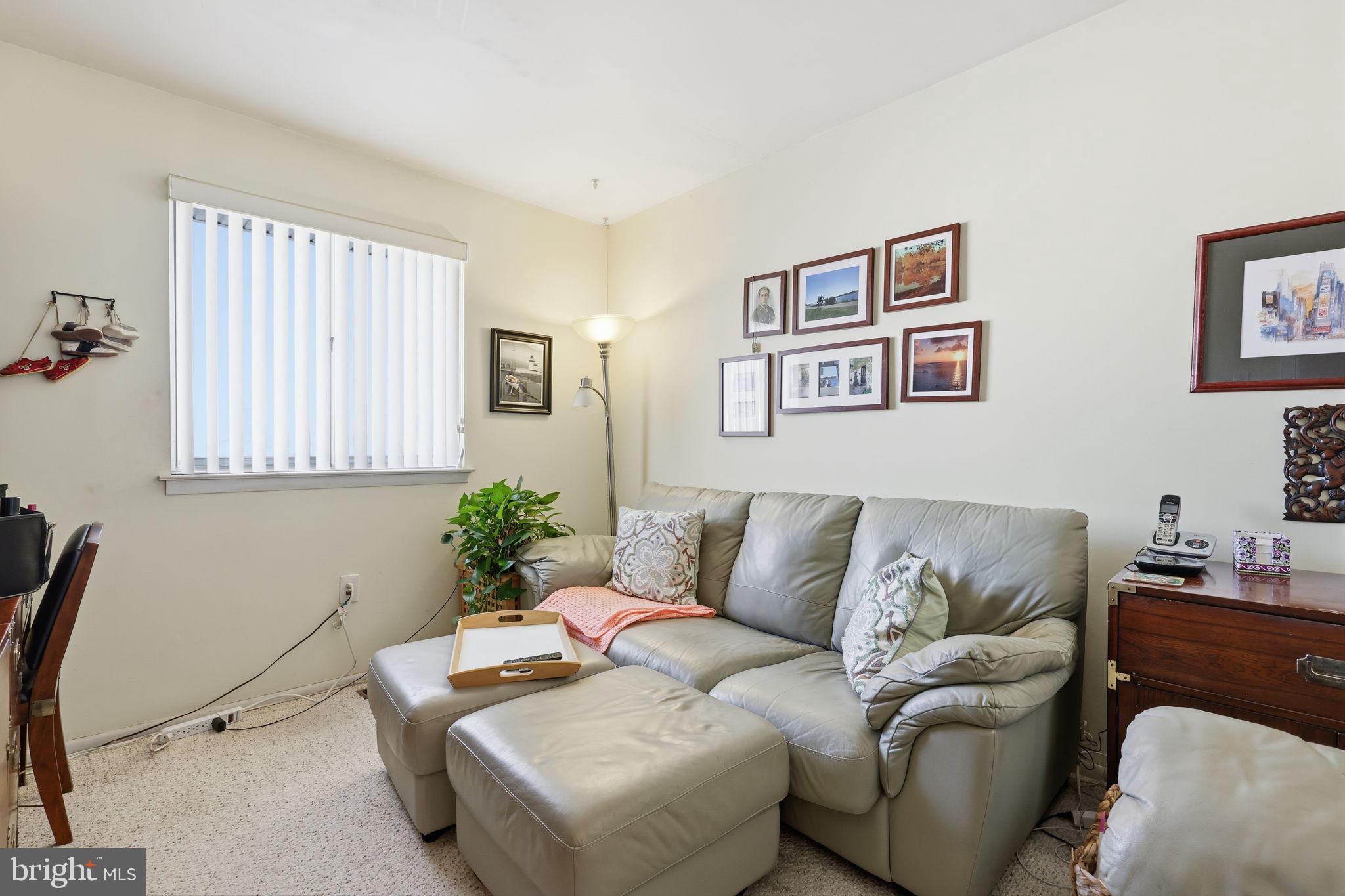 COUNTRY VIL AT CTR - Residential