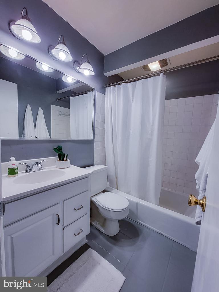 VANTAGE HILL - Residential Lease