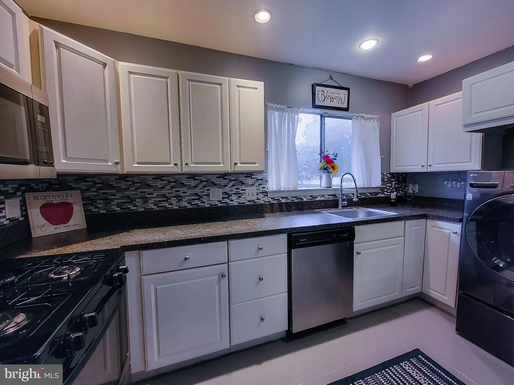 VANTAGE HILL - Residential Lease