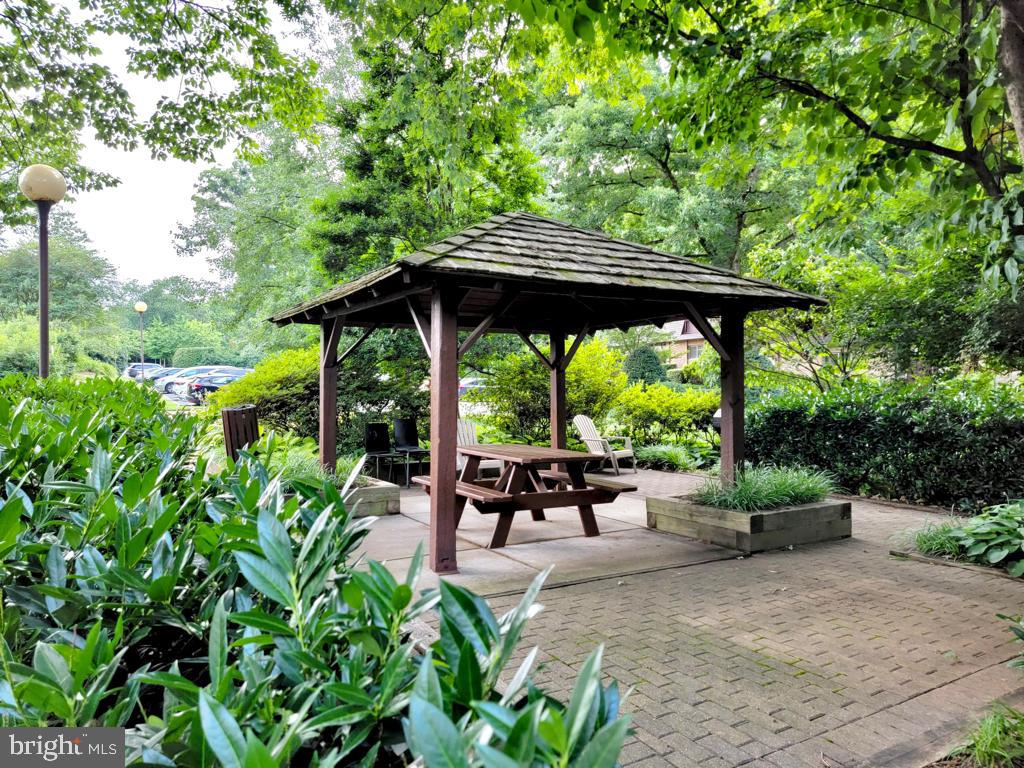 VANTAGE HILL - Residential Lease