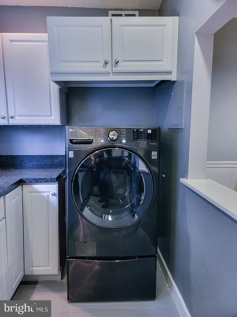 VANTAGE HILL - Residential Lease