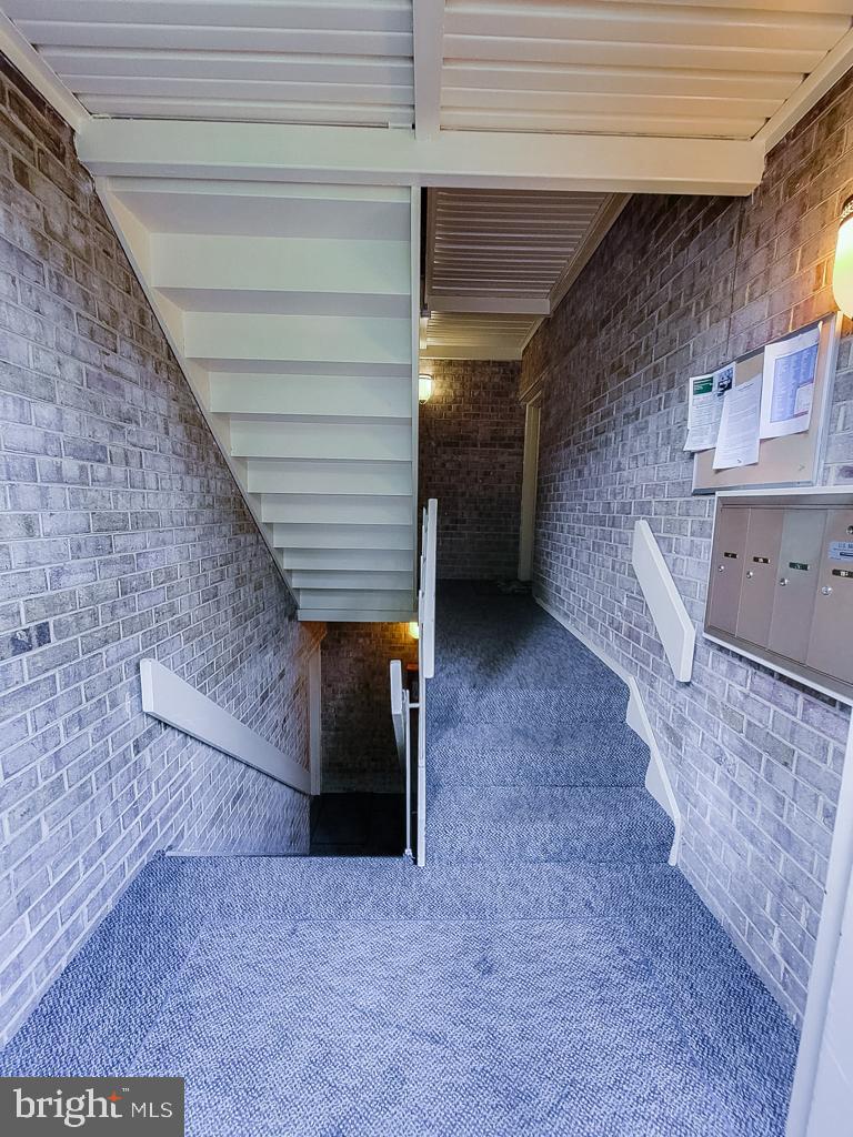 VANTAGE HILL - Residential Lease