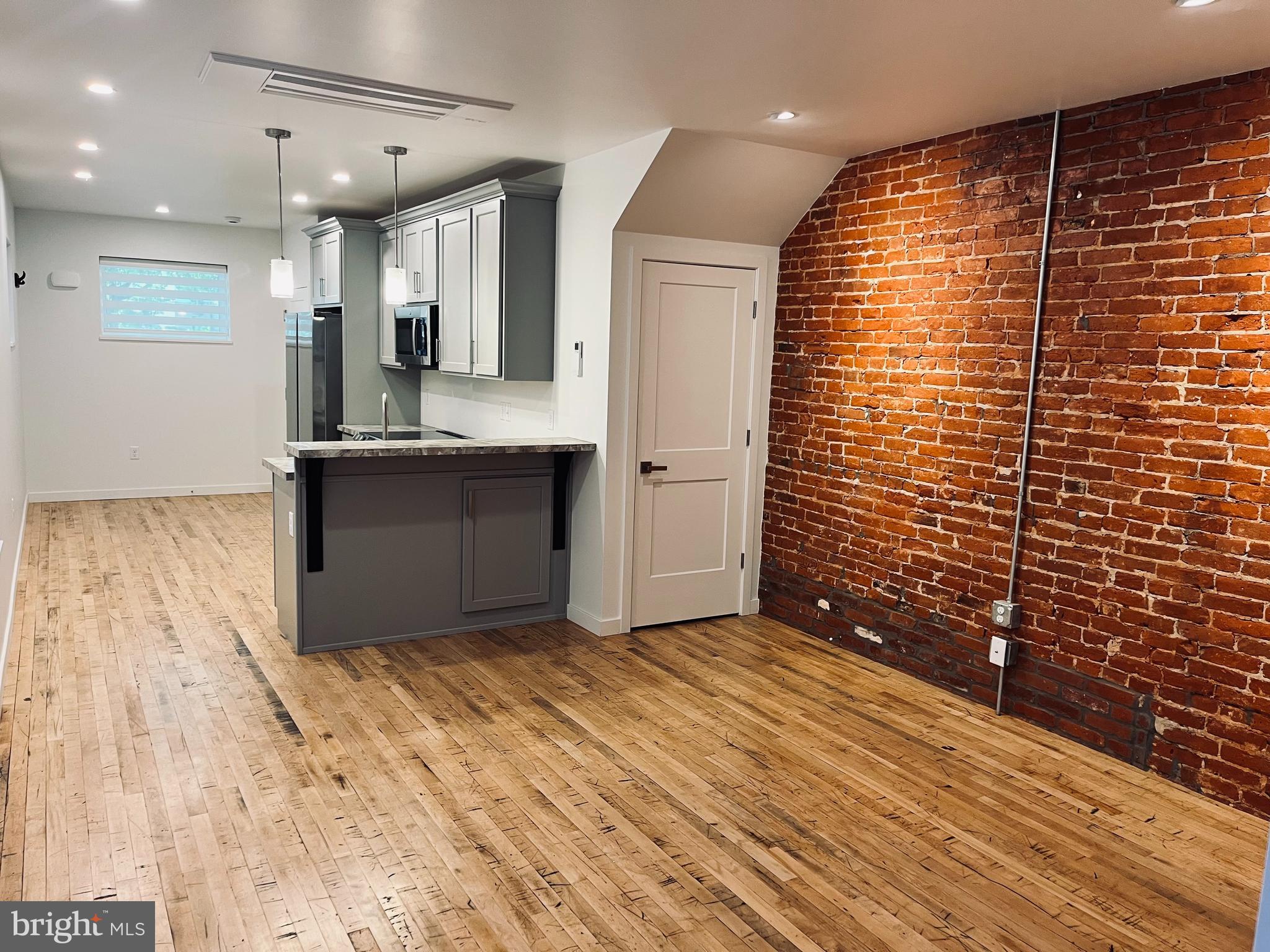 1209 PENN AVE 1