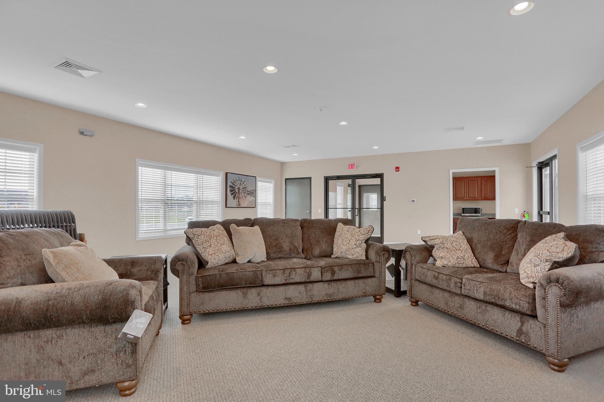 TRAIL SIDE - Residential
