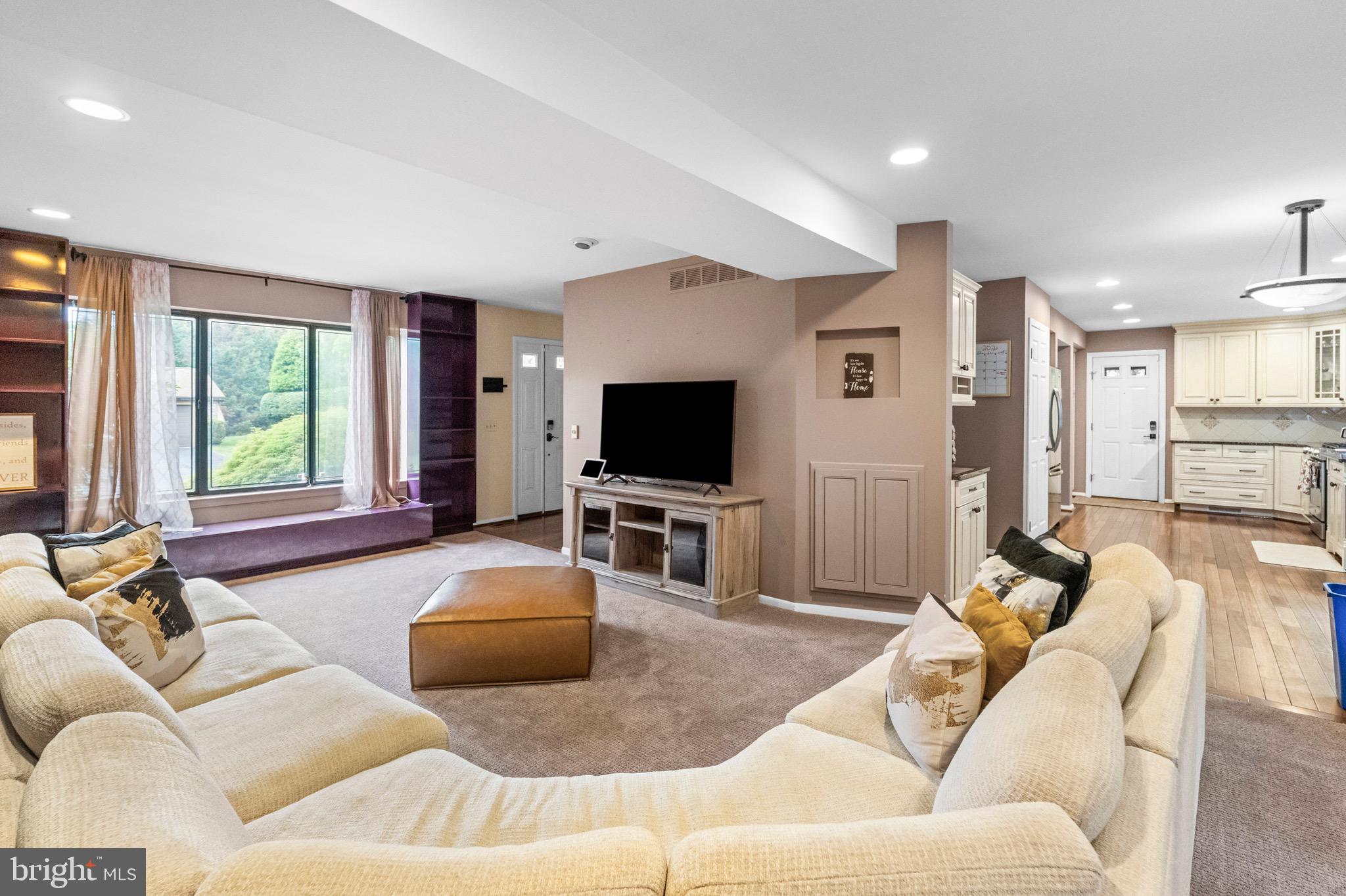 3 OAK HILL COURT