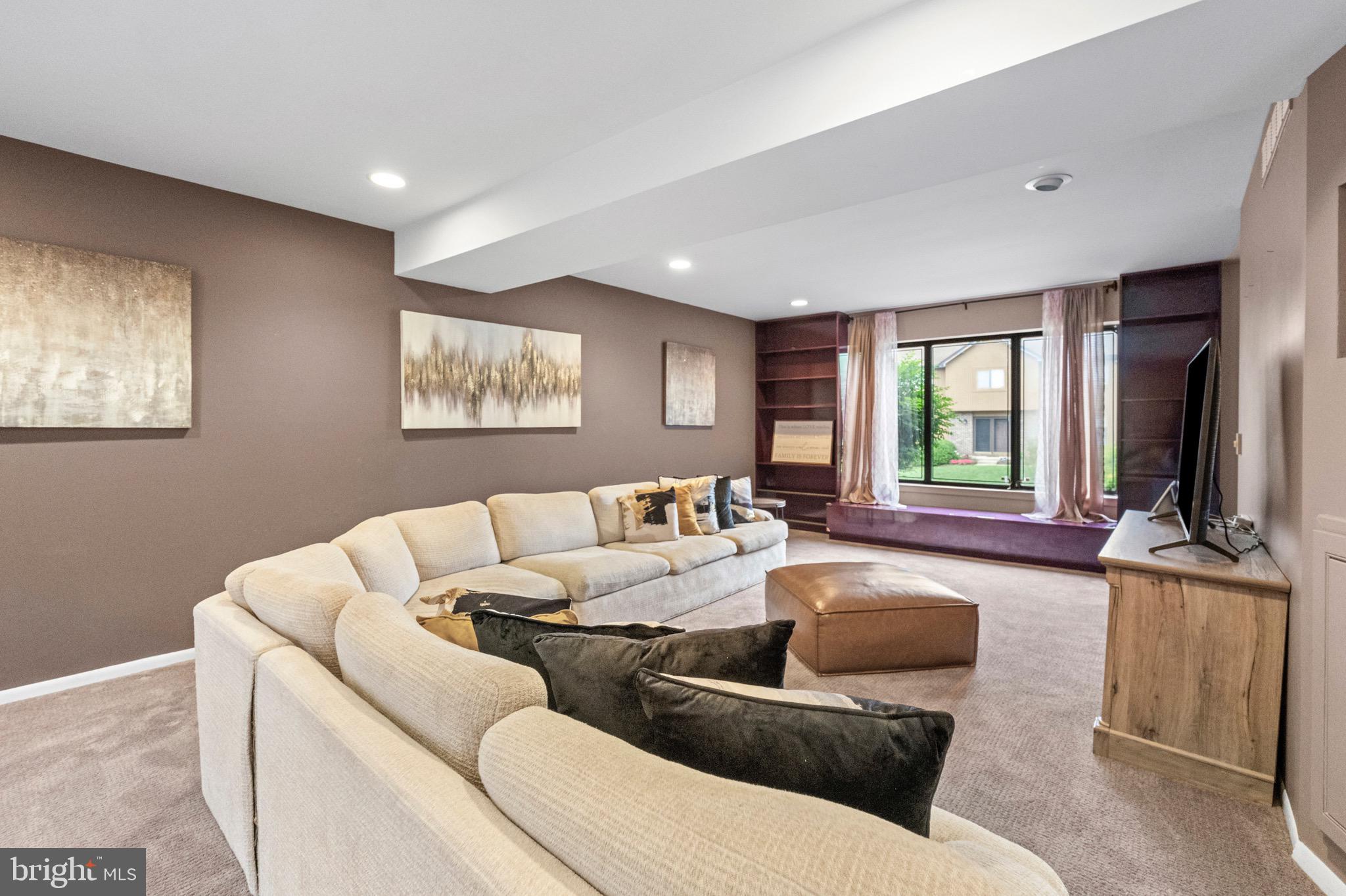 3 OAK HILL COURT