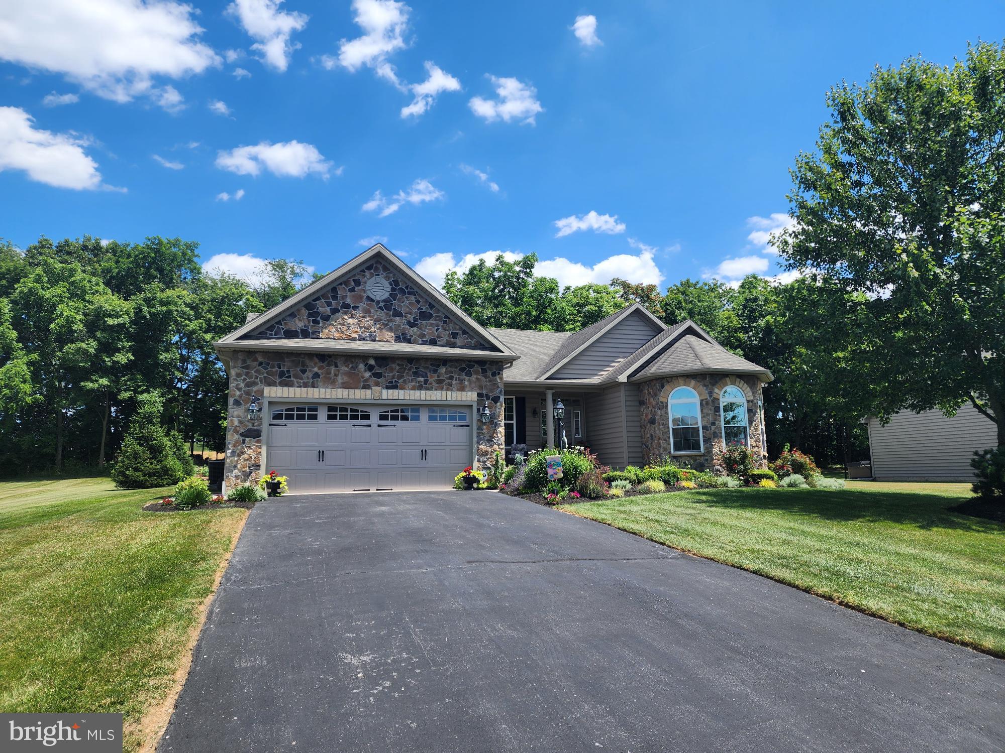 APPLE KNOLLS - Residential