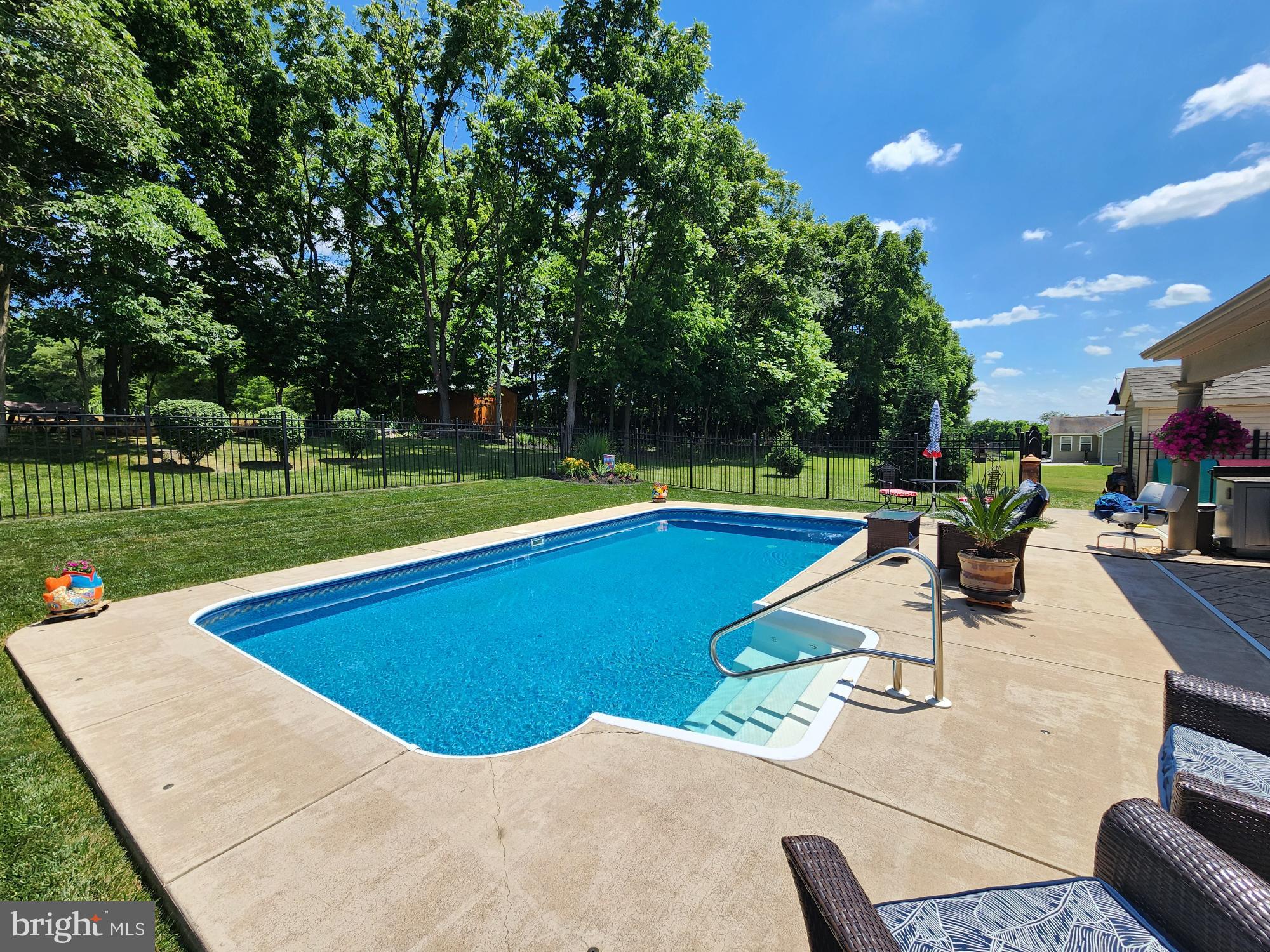 APPLE KNOLLS - Residential