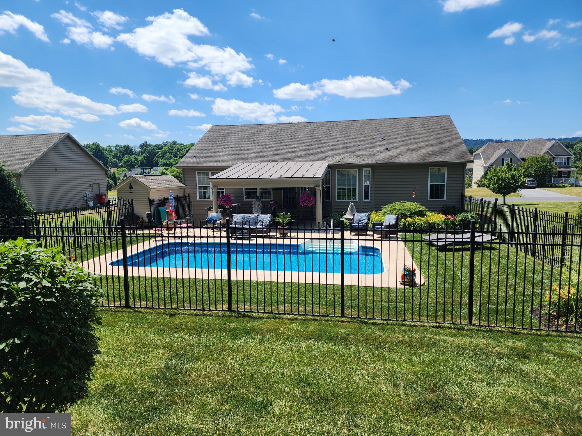 APPLE KNOLLS - Residential