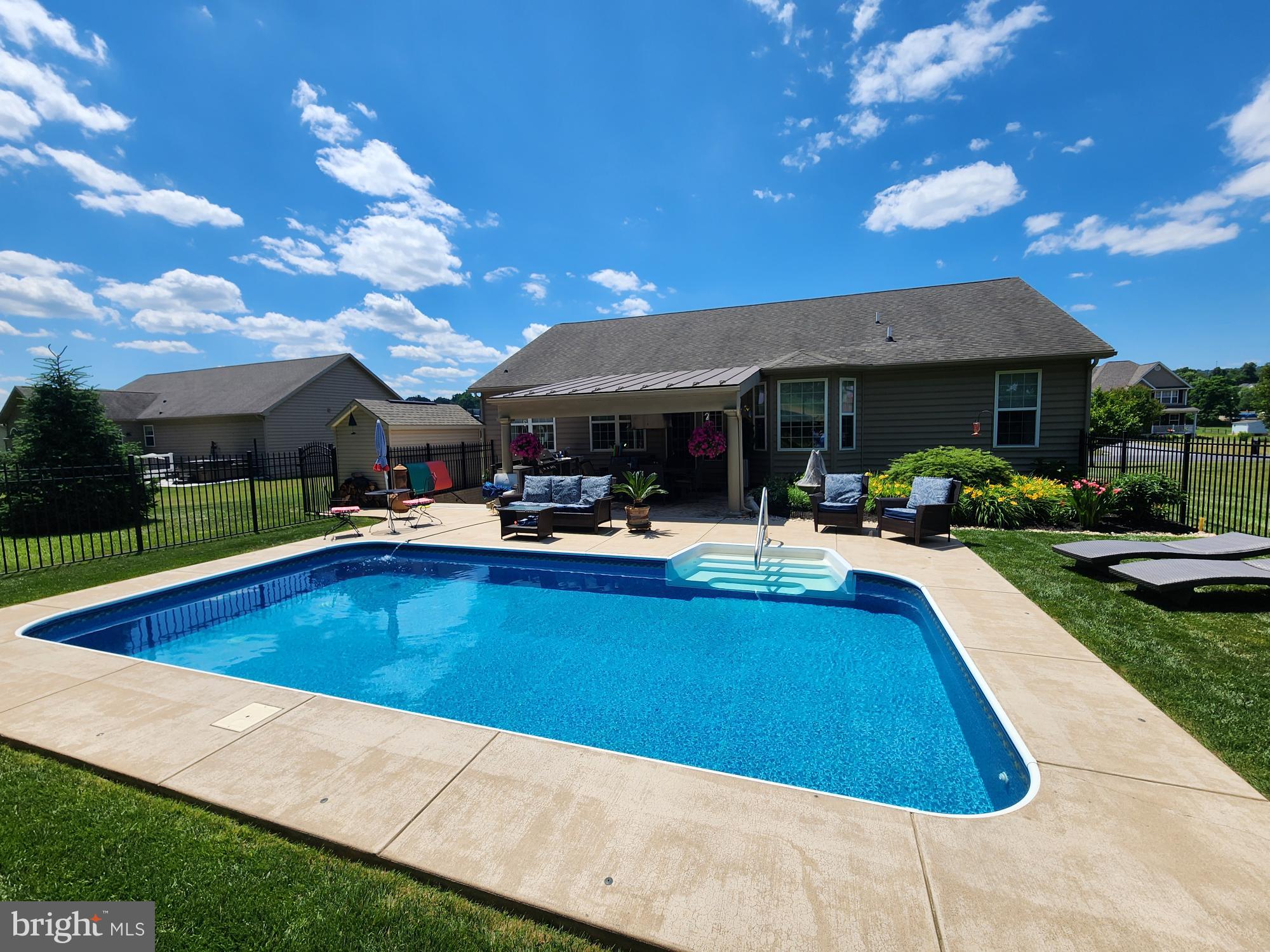 APPLE KNOLLS - Residential