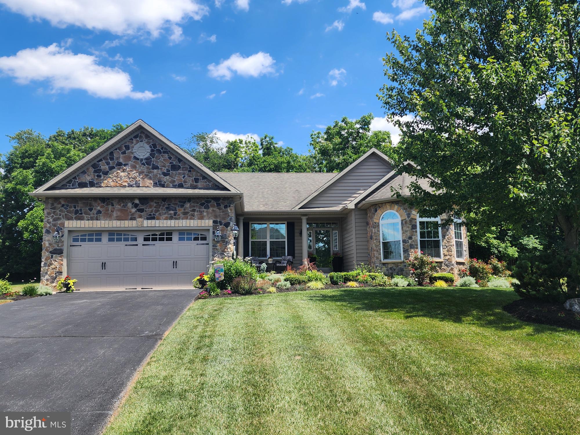 APPLE KNOLLS - Residential