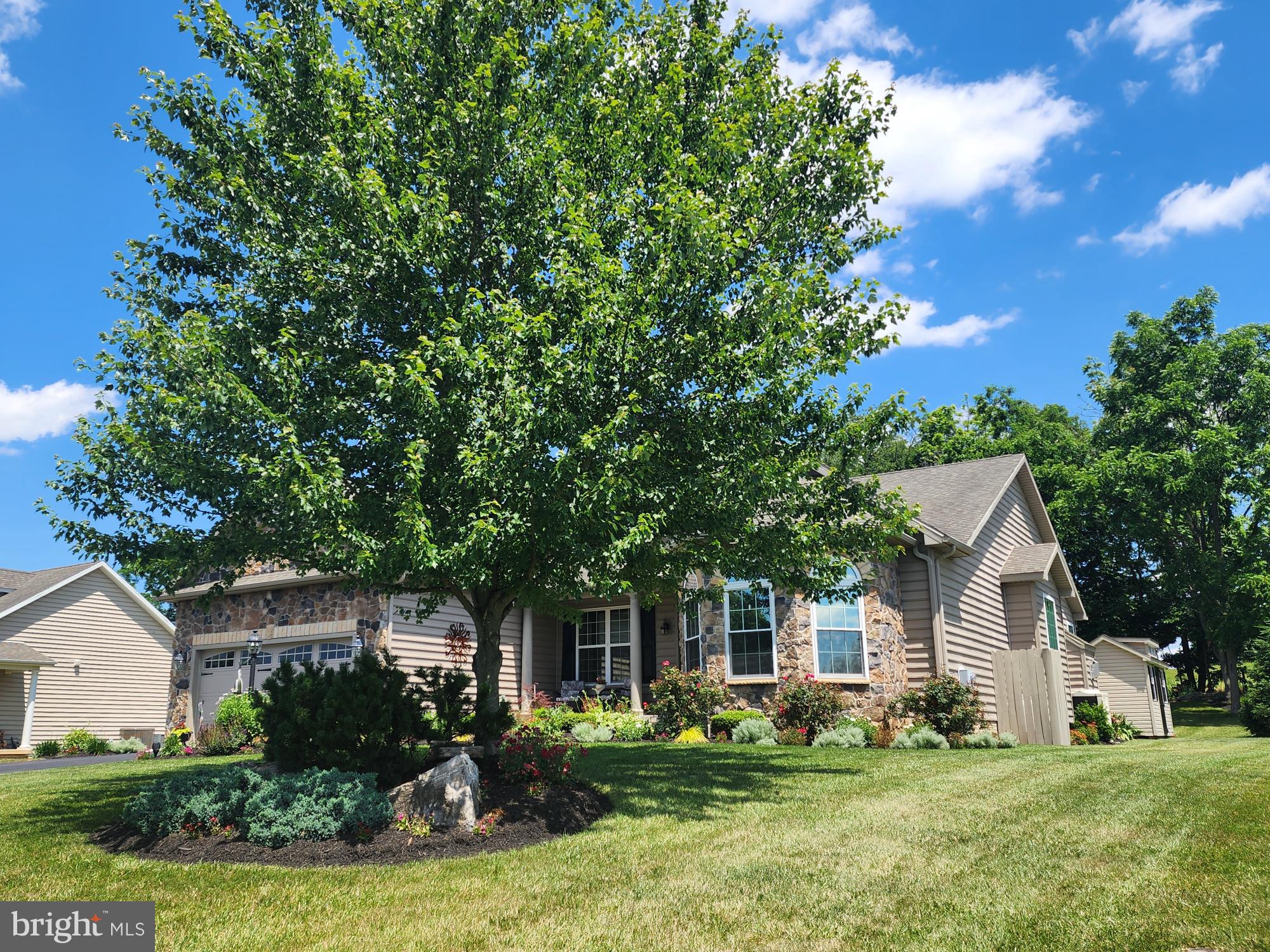 APPLE KNOLLS - Residential