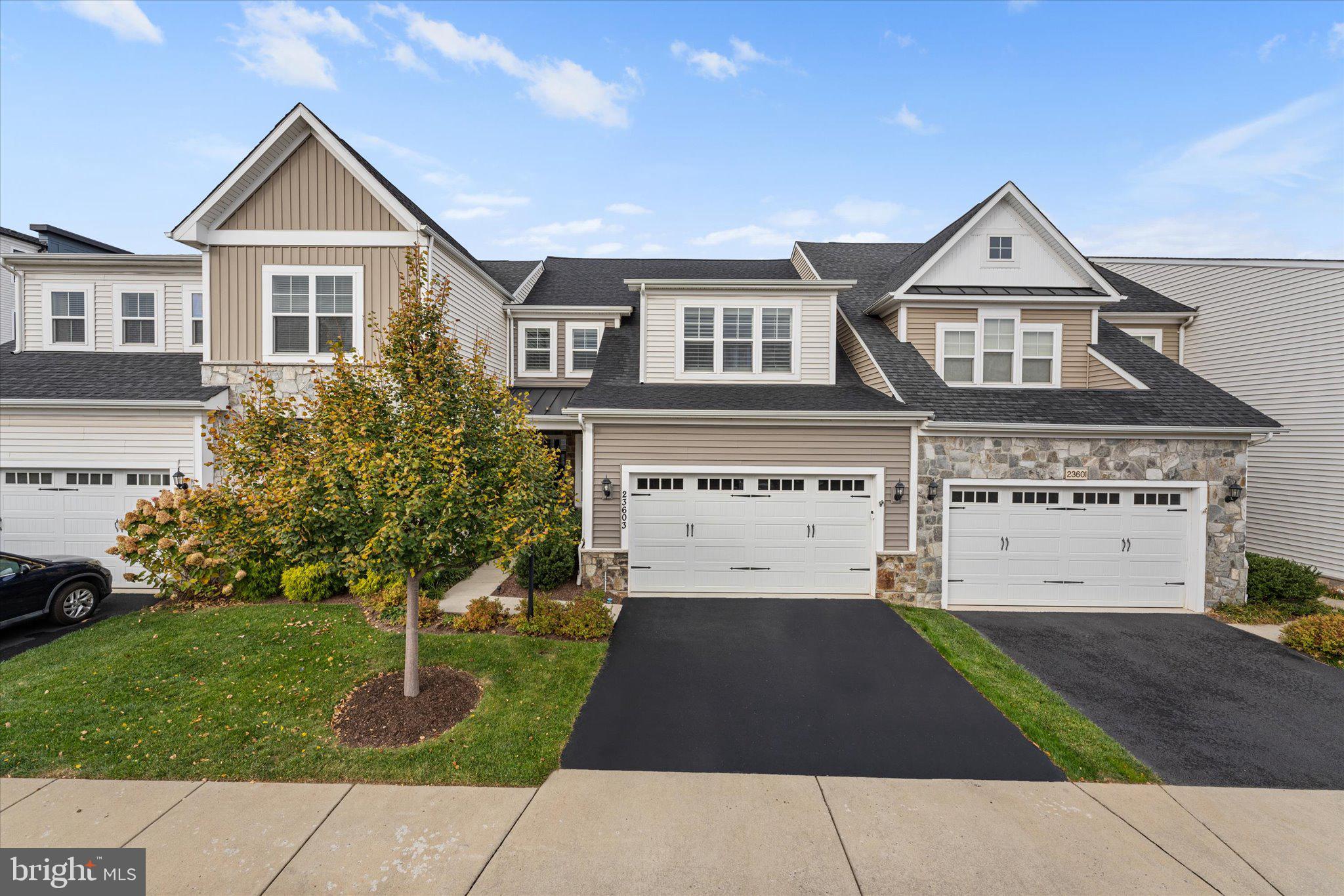 23603 GOLDEN EMBERS SQUARE