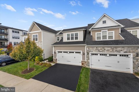 Photo of 23603 Golden Embers Square, ASHBURN, VA 20148 (MLS # VALO2109792)