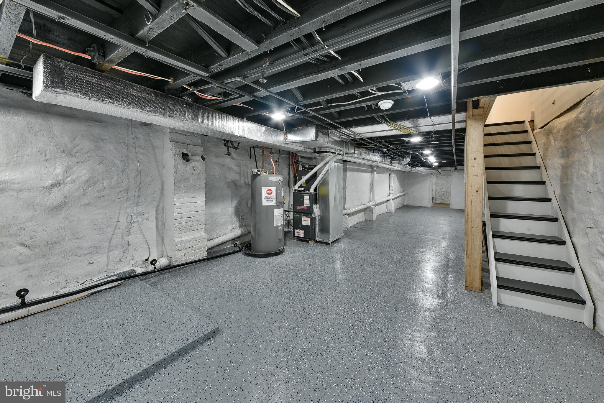 DICKINSON NARROWS - Residential Lease