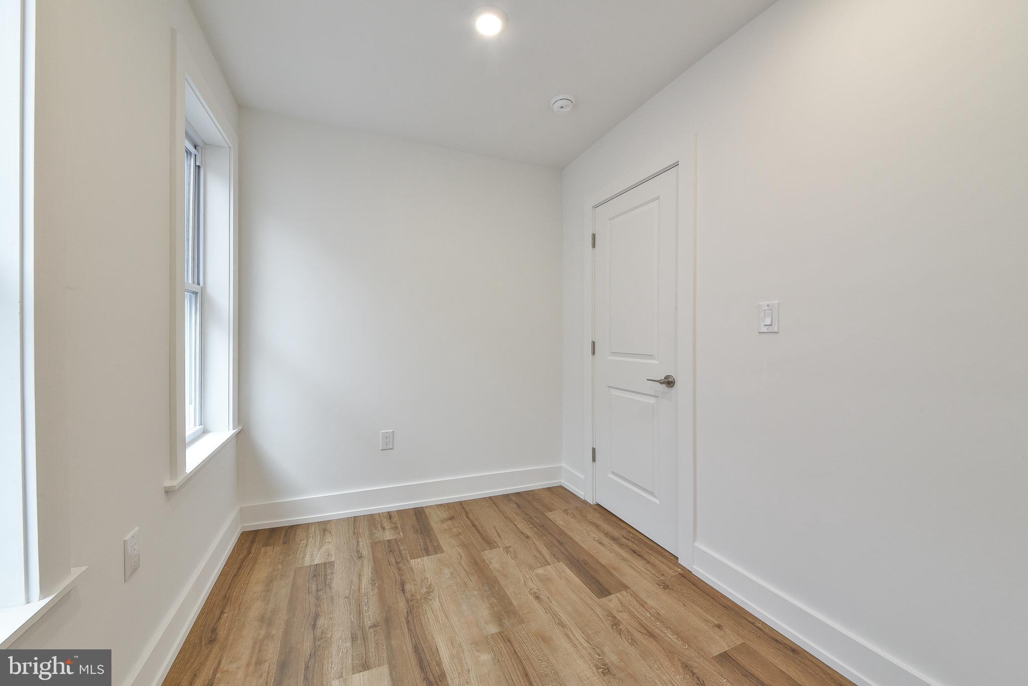 DICKINSON NARROWS - Residential Lease