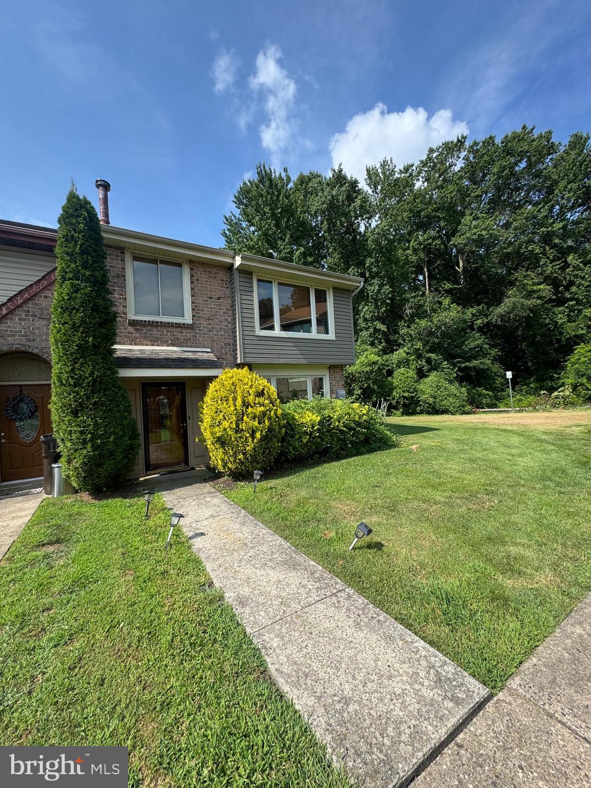 1062 BOLTON COURT