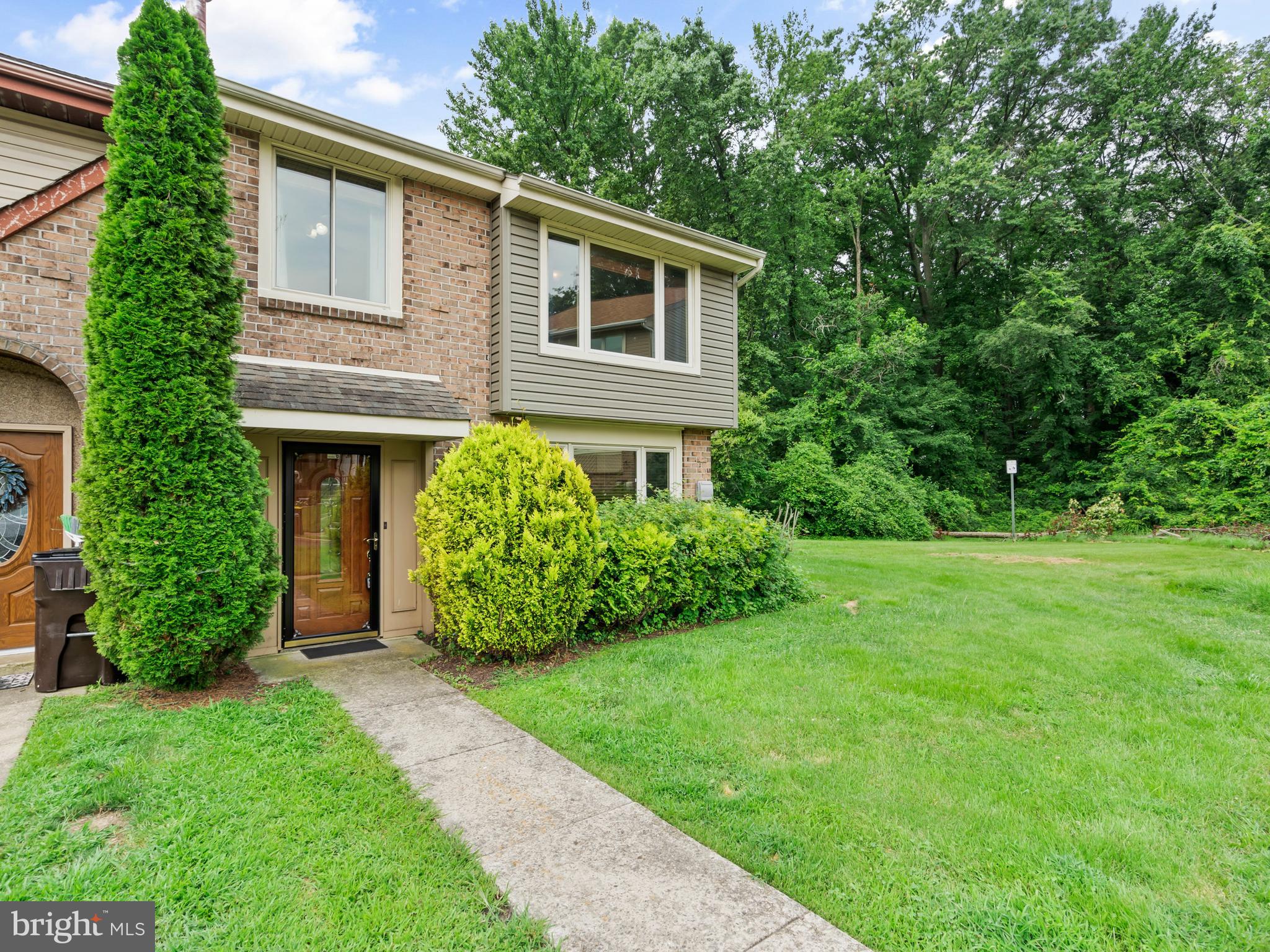 1062 BOLTON COURT