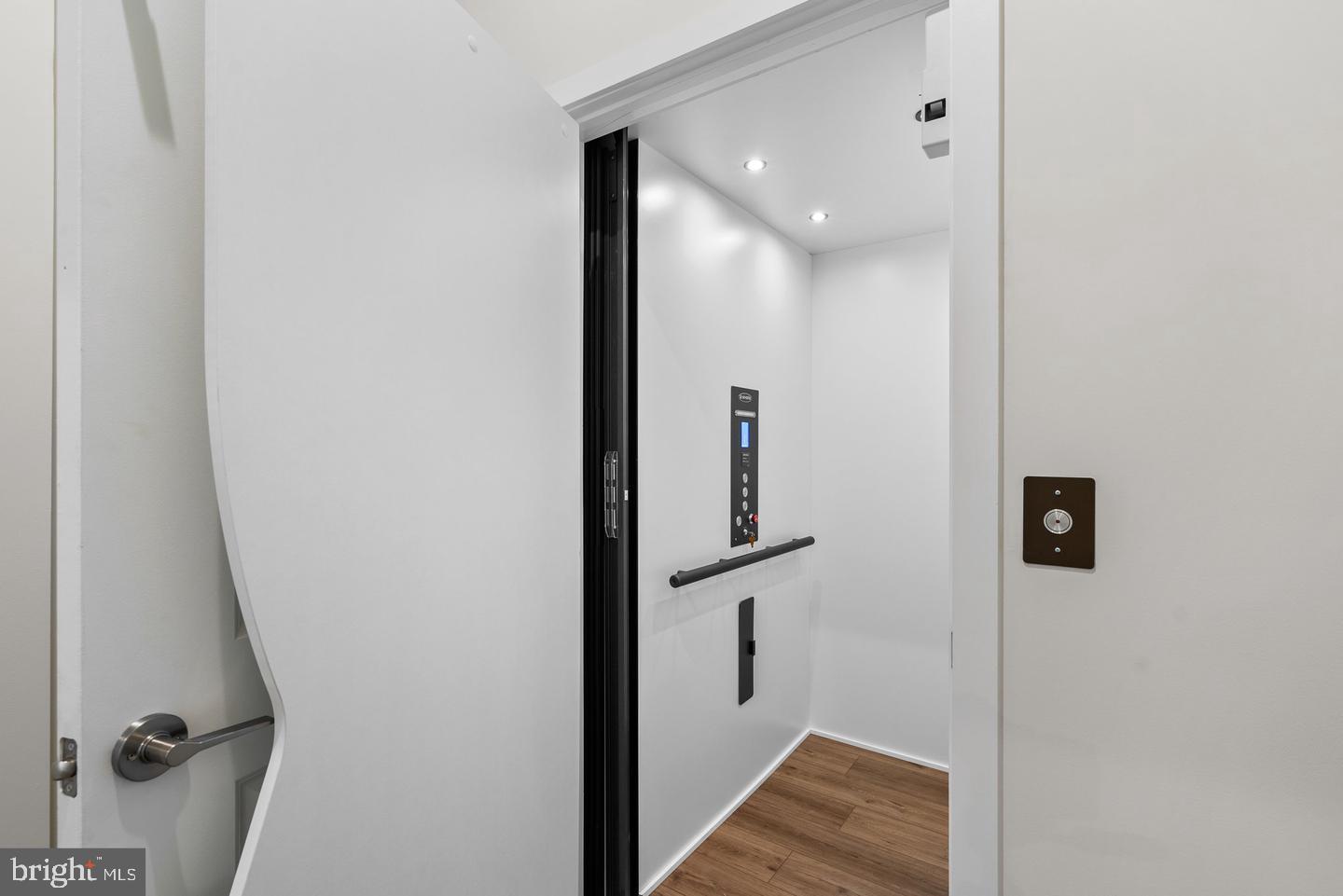 43290 GREELEY SQUARE