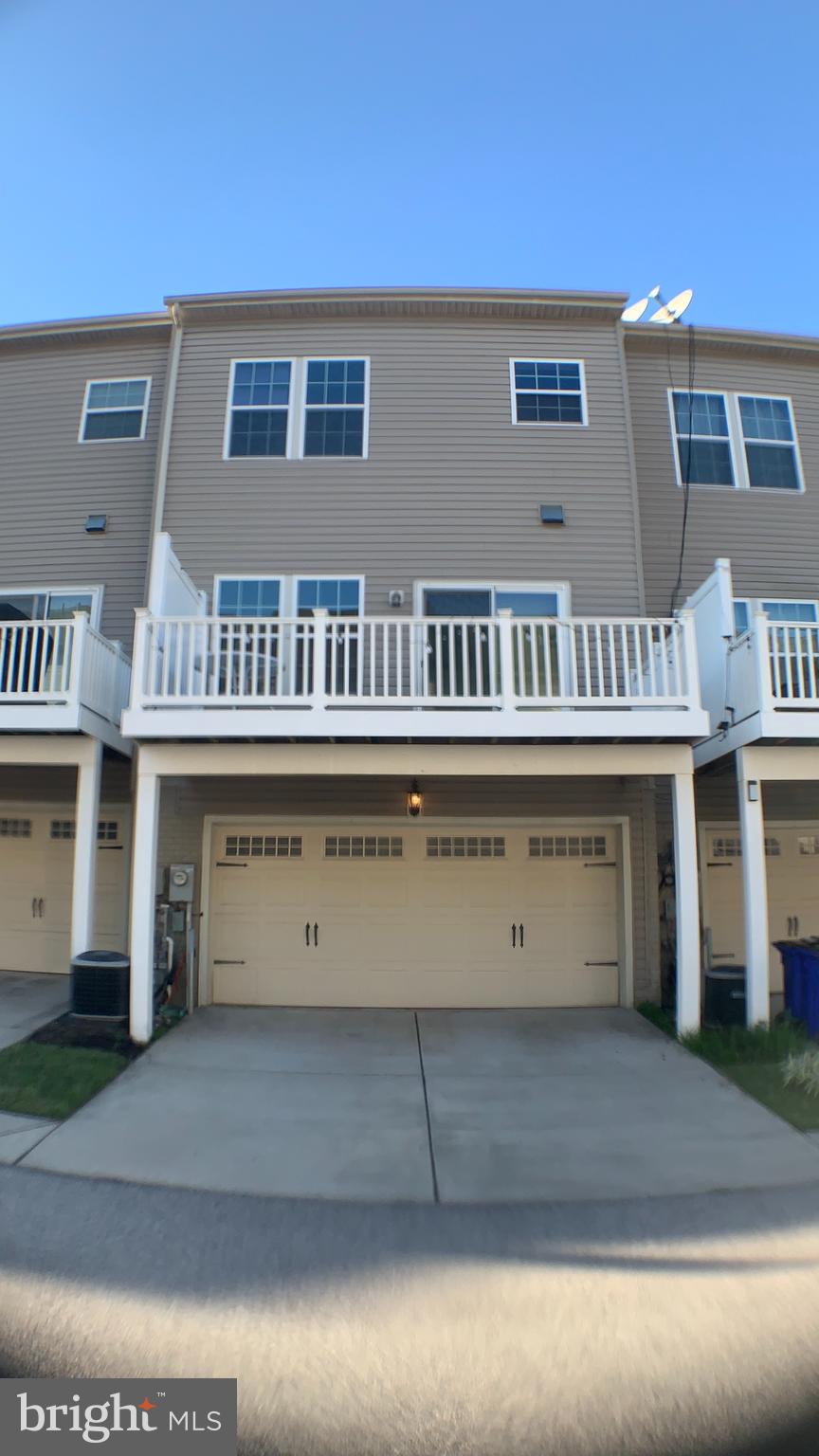 HOWARD SQUARE - Residential Lease