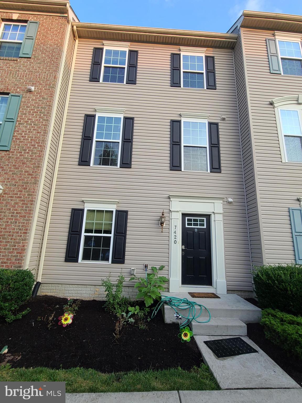 HOWARD SQUARE - Residential Lease