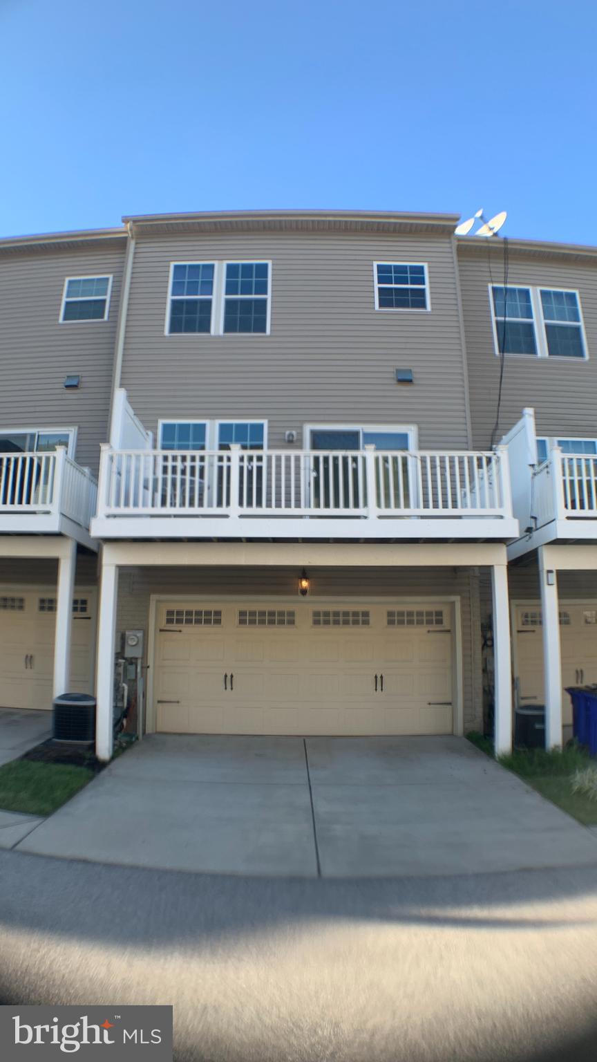 HOWARD SQUARE - Residential Lease