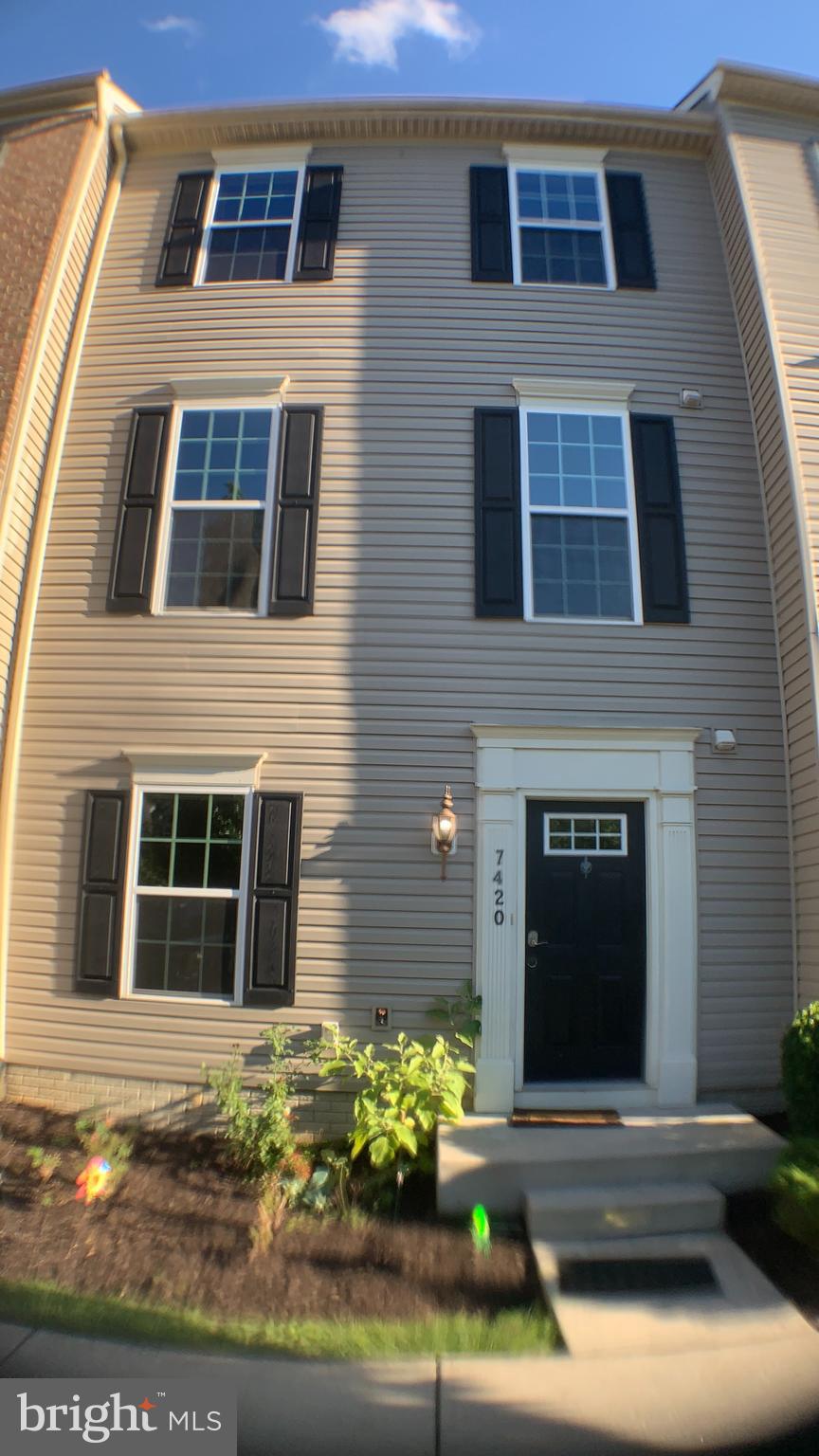 HOWARD SQUARE - Residential Lease