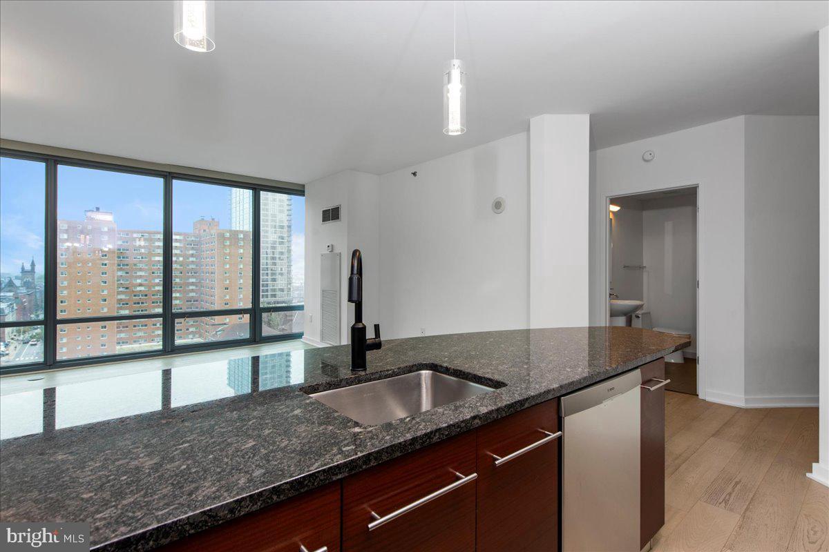 RITTENHOUSE SQUARE - Residential Lease