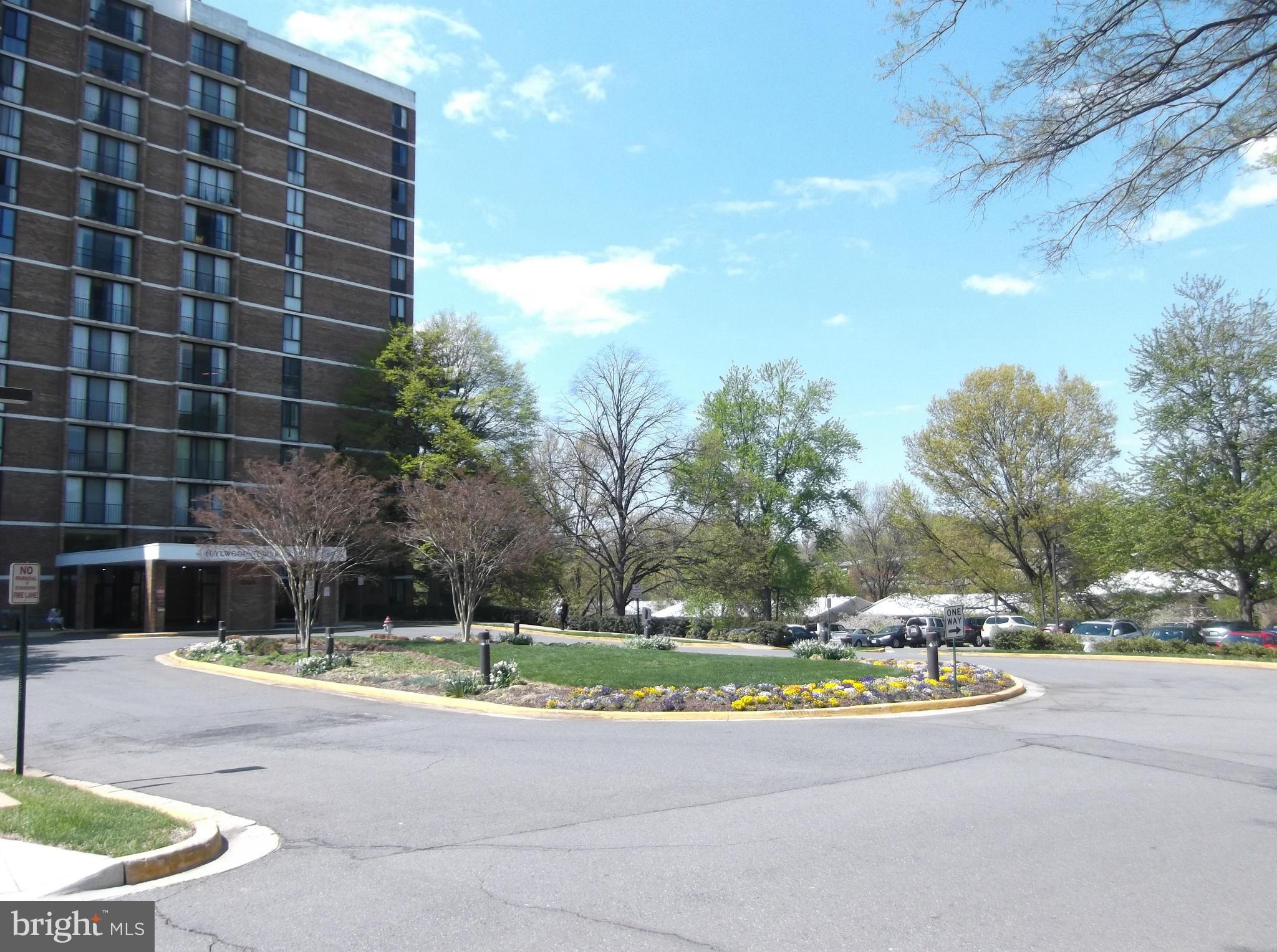 IDYLWOOD TOWERS CONDO - Residential