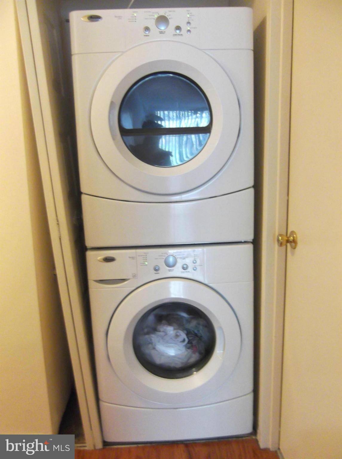 IDYLWOOD TOWERS CONDO - Residential