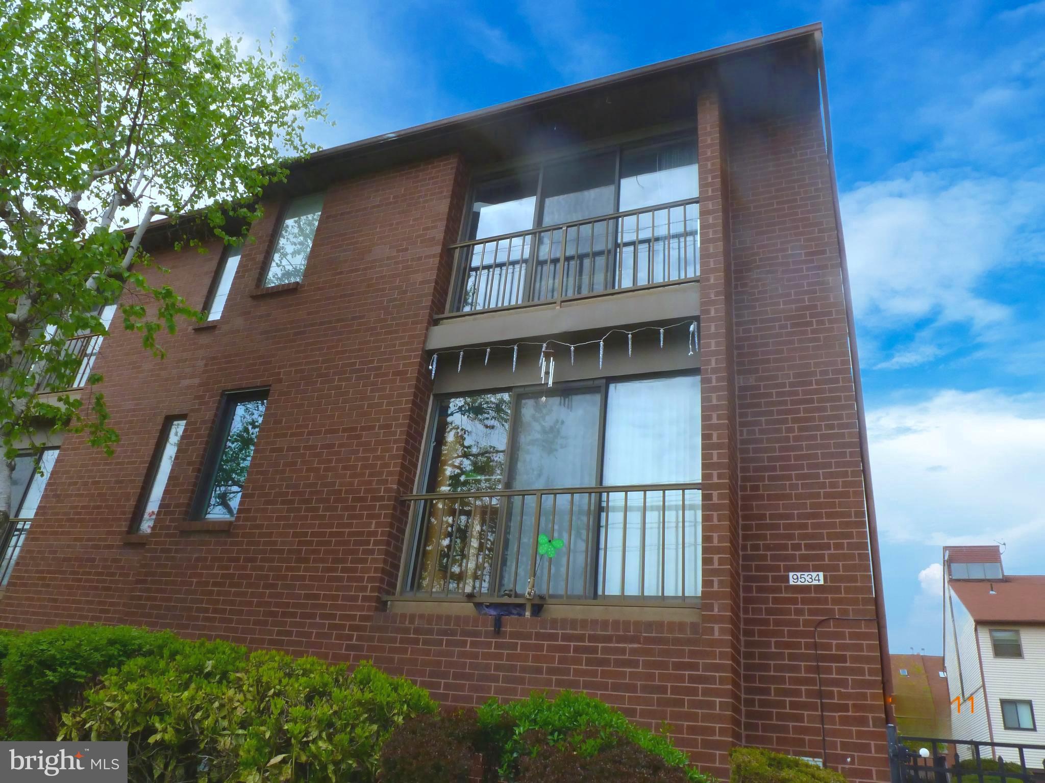 Discover this beautifully designed 2-story condominium offering 2 spacious bedrooms plus a large loft with a walk-in closet—perfect as a third bedroom, home office, or workout space. With 2 full bathrooms, this home provides both comfort and convenience.
Step inside to an inviting open floor plan that seamlessly connects the living, dining, and kitchen areas—ideal for modern living and entertaining. The home also features a washer and dryer in the basement, leading directly to your private garage, offering added convenience and security.
Located just minutes from I-95, this home offers easy access to shopping, dining, and major commuter routes. Don’t miss out on this incredible opportunity!
📲 Schedule a showing today!