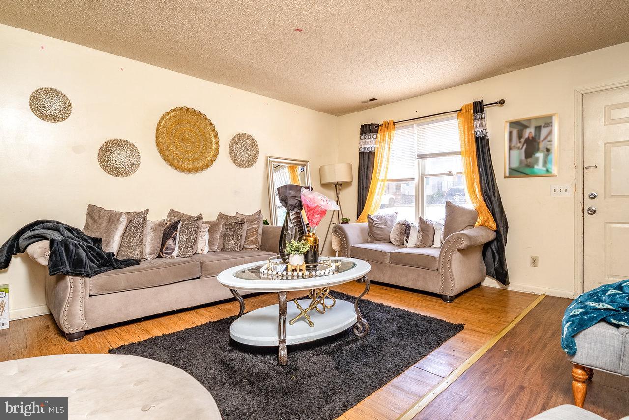 1472 COUNTRY CLUB COURT