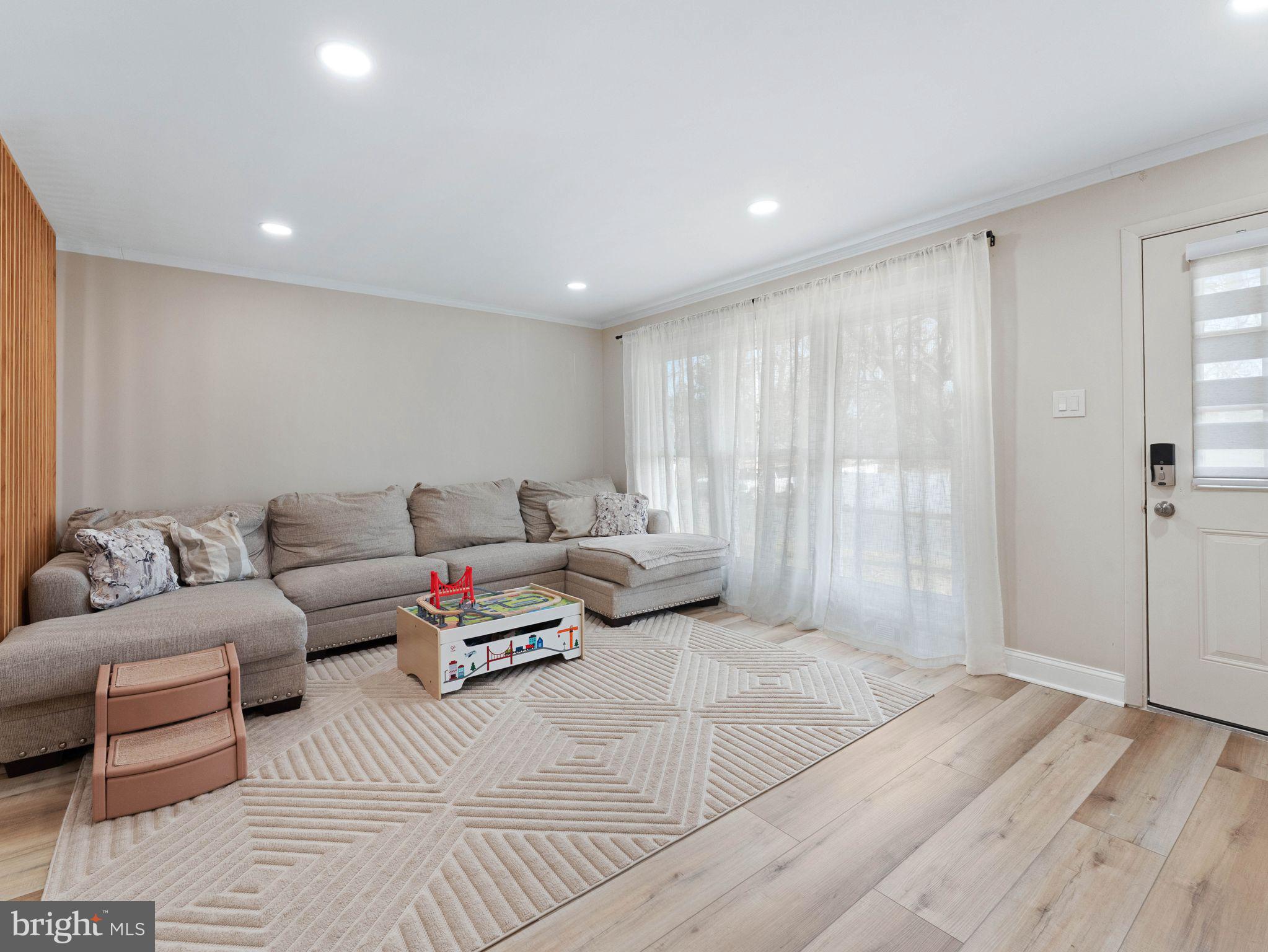 11040 FERNDALE STREET