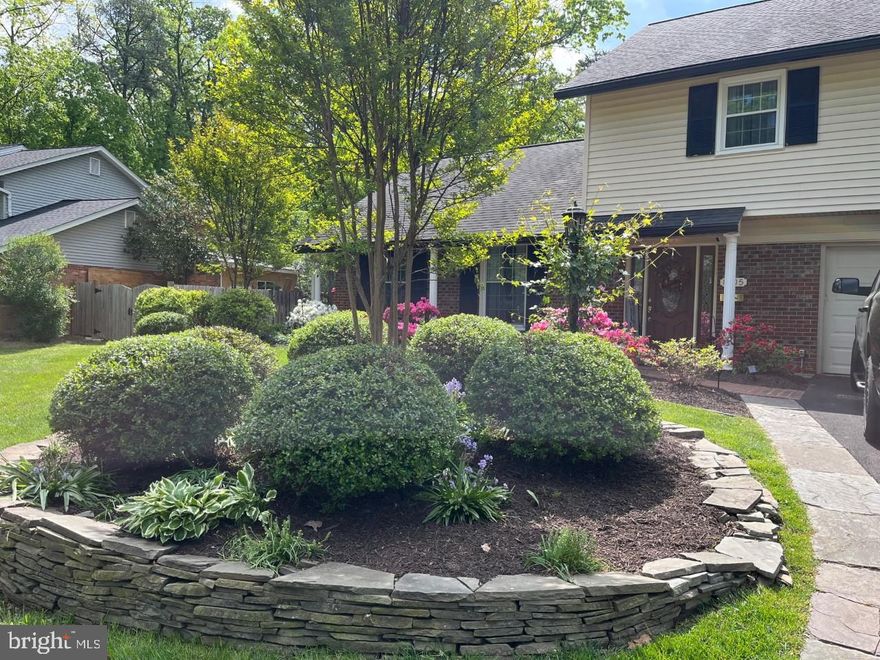 GORGEOUS HOME on SPECTACULAR LOT**4 br/2.5 bath**Renovated Kitchen w/Granite Counters, Skylight & Breakfast Bar / Island**Spacious Living Room, Dining Room & Family Room w/FPL**Recessed Lighting & Crown Molding**Lovely Hardwood Flooring**AWESOME 3 Season Room Leads onto Patio and PRIVATE FENCED YEARD w/Shed**2 CAR GARAGE**LOTS OF STORAGE SPACE**Easy Access to Shops, Restaurants, Transportation, Parkland & MORE!