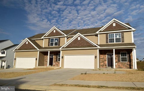 Townhouse For Sale - 116 Sunglo Drive<br/> Berks County, LEESPORT, PA 19533