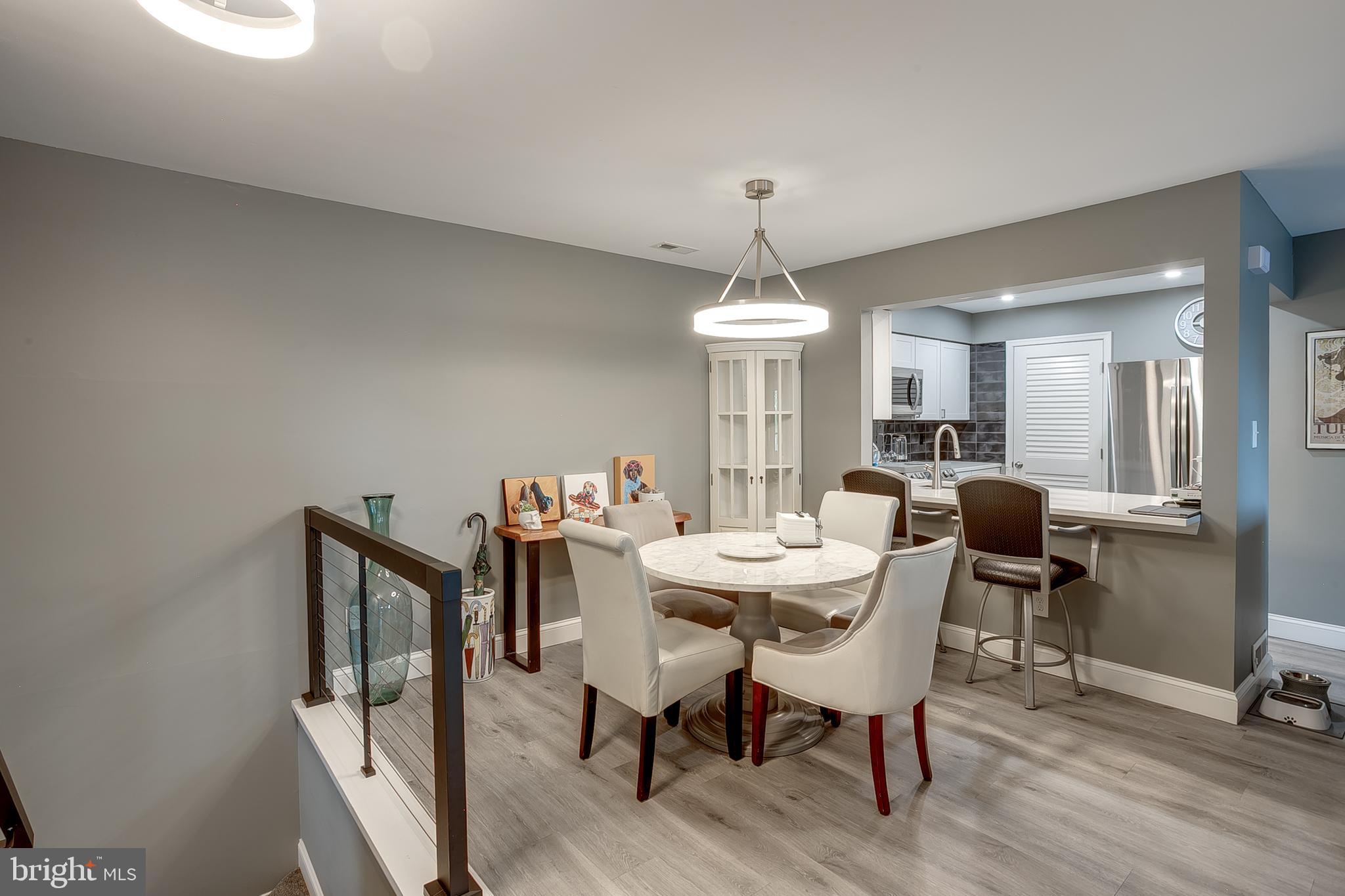 993 SCOTSWOOD COURT B