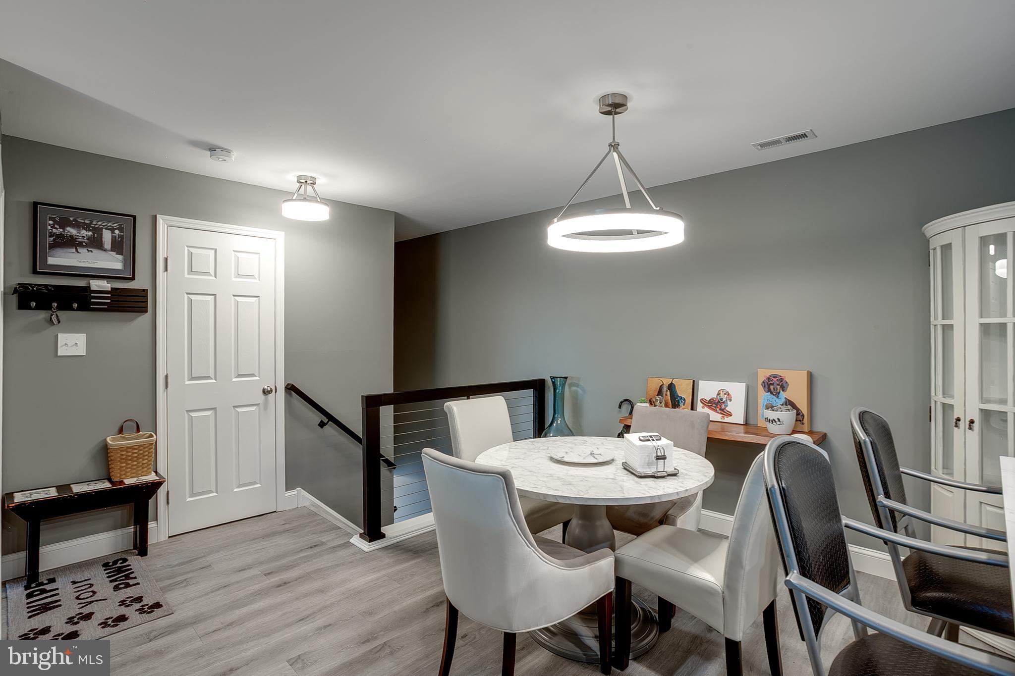 993 SCOTSWOOD COURT B