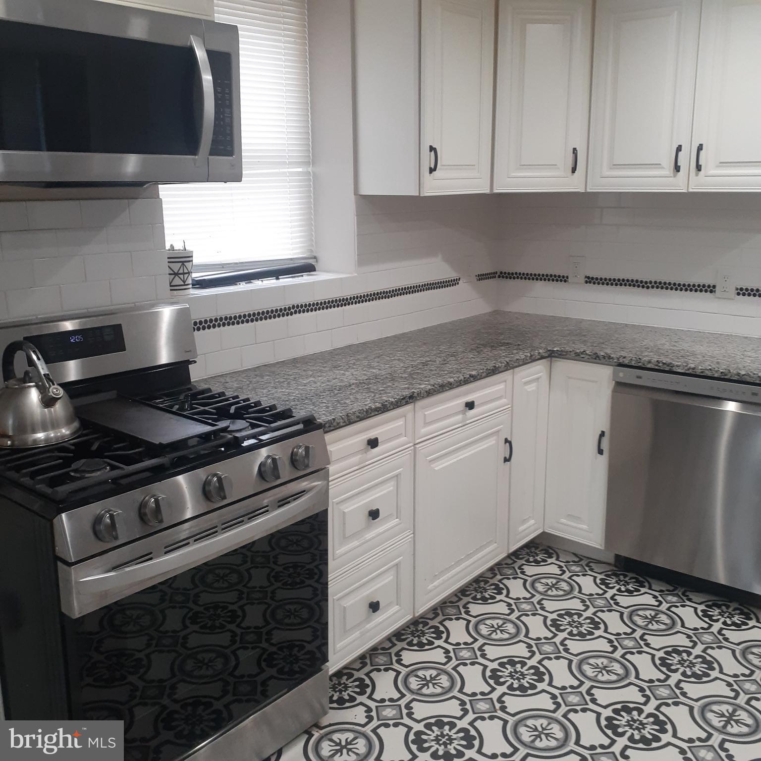 BEVERLY HILLS - Residential